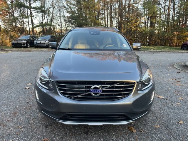 2016 Volvo XC60 T5 Drive-E Platinum photo 2