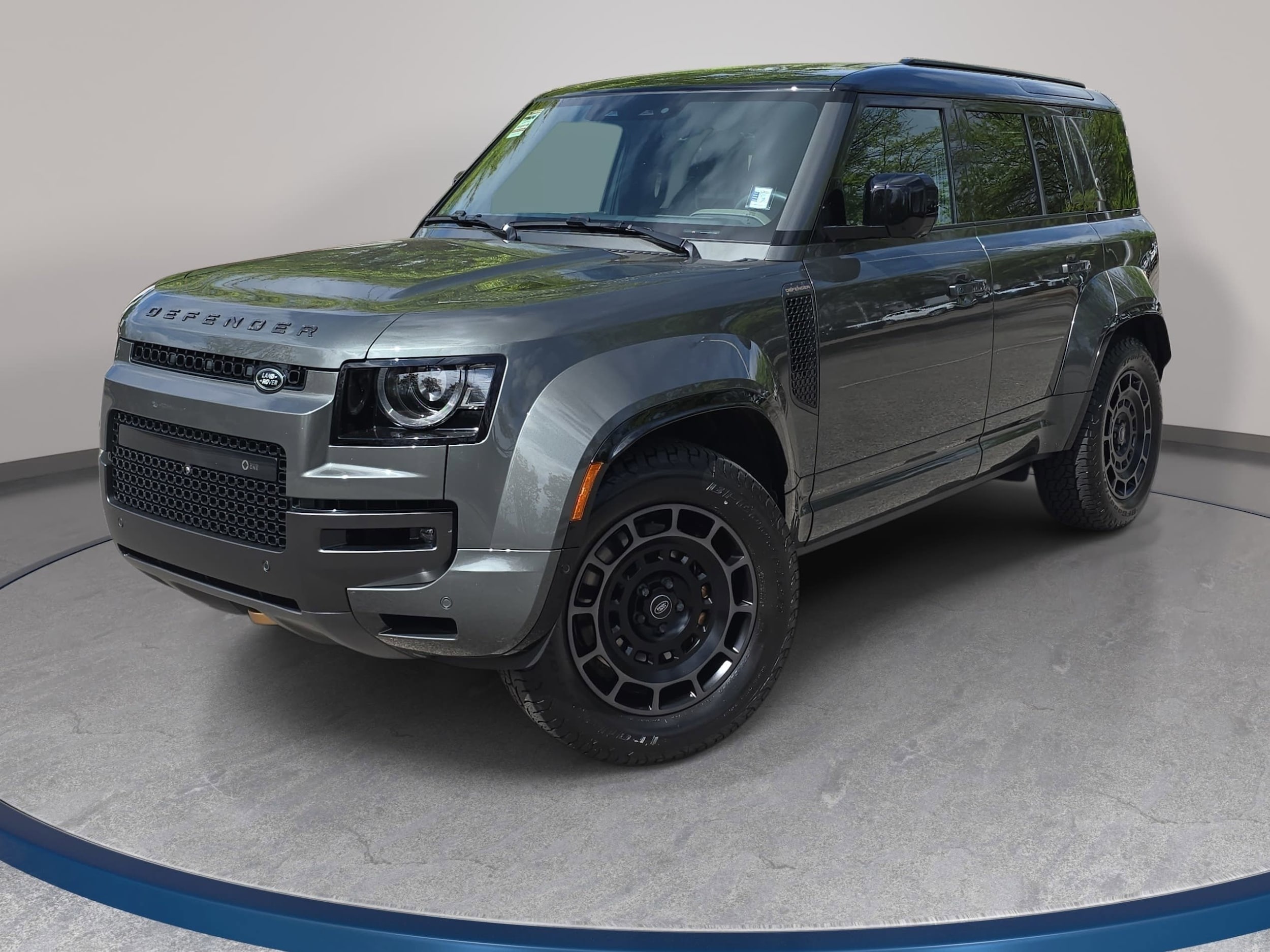 2025 Land Rover Defender 110 Octa Edition One P635's photo