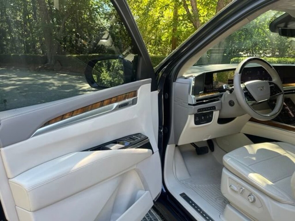 Used 2025 Cadillac Escalade 4WD Sport Platinum SUV
