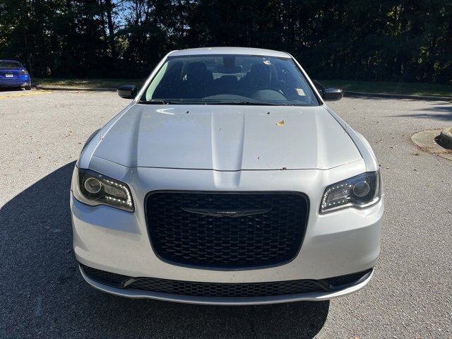 2023 Chrysler 300 Touring photo 3