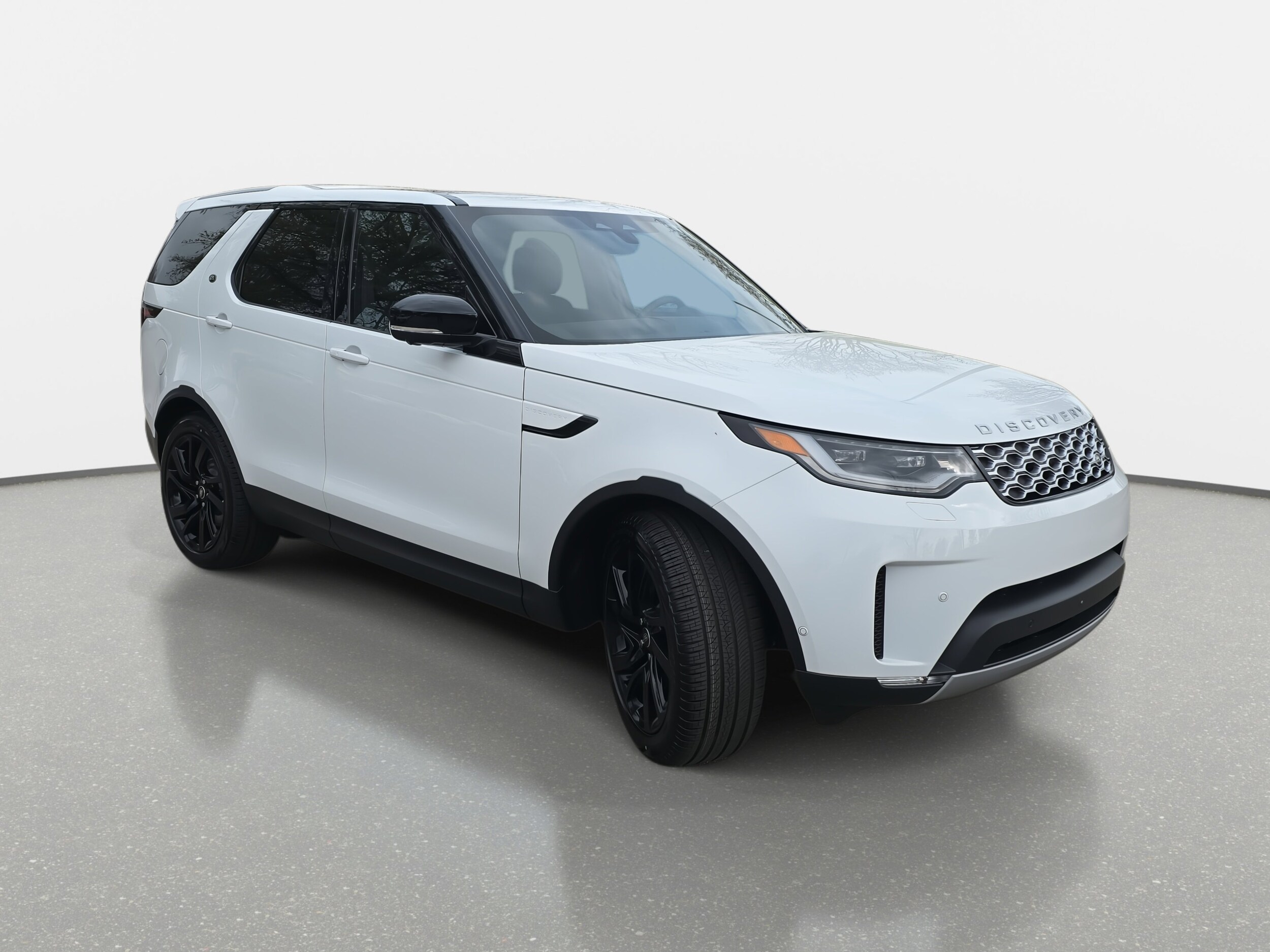 2025 Land Rover Discovery S photo 3