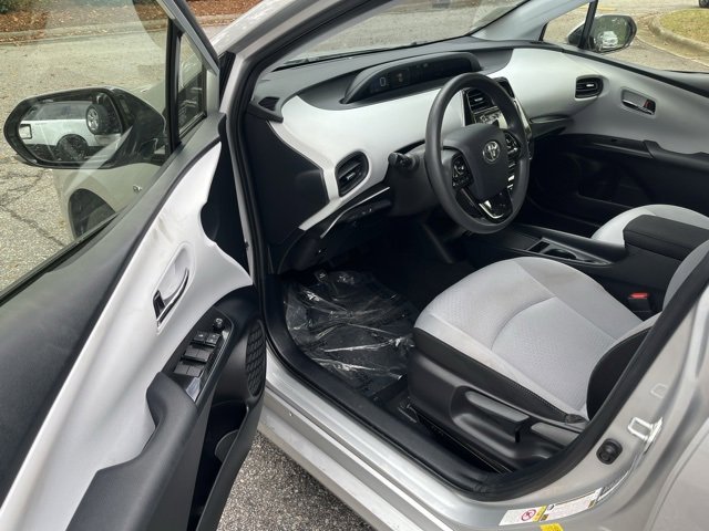 2019 Toyota Prius LE photo 4