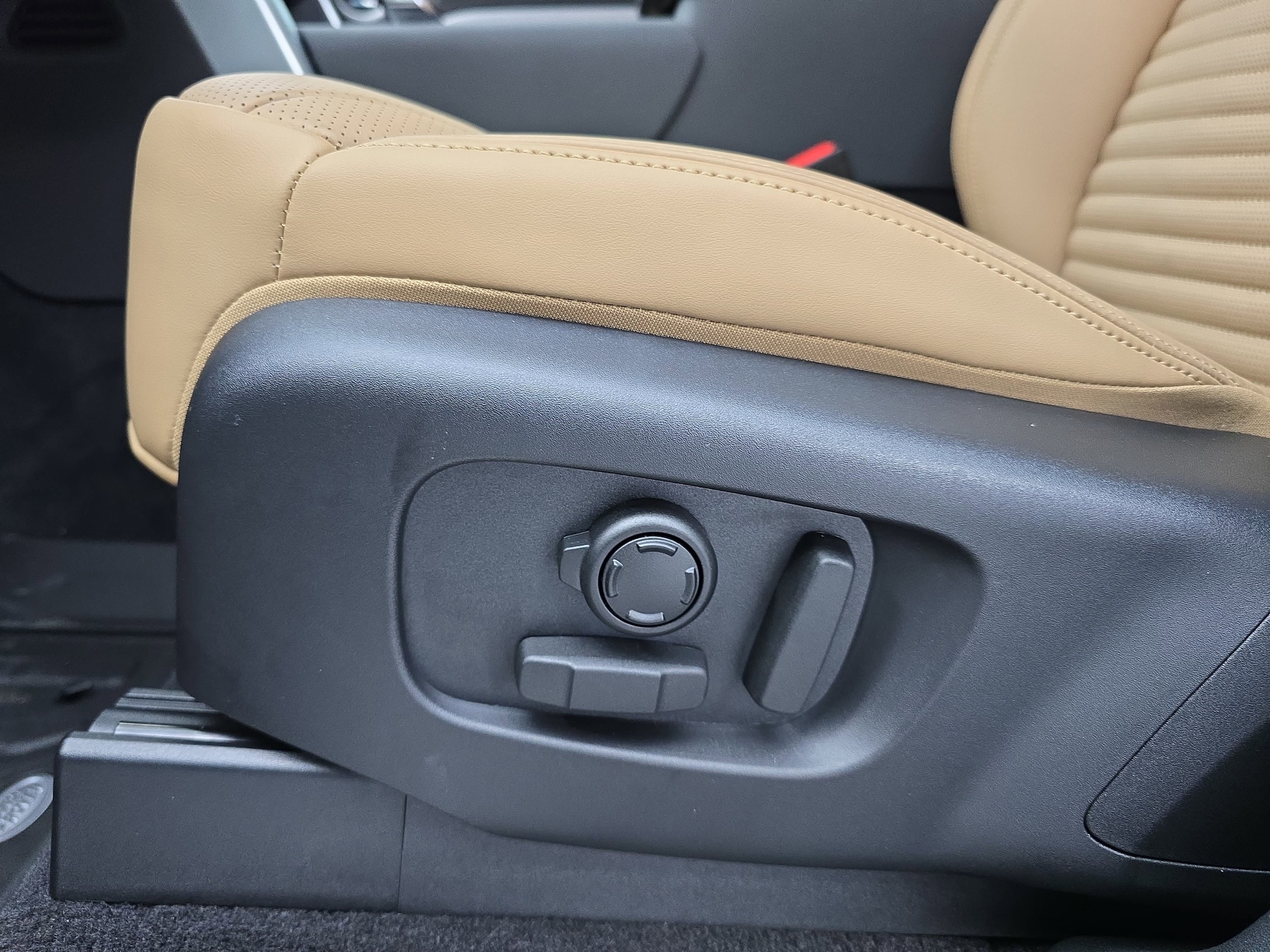 2025 Land Rover Discovery Dynamic SE - Photo 30