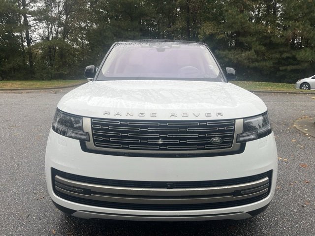 2023 Land Rover Range Rover SE photo 3