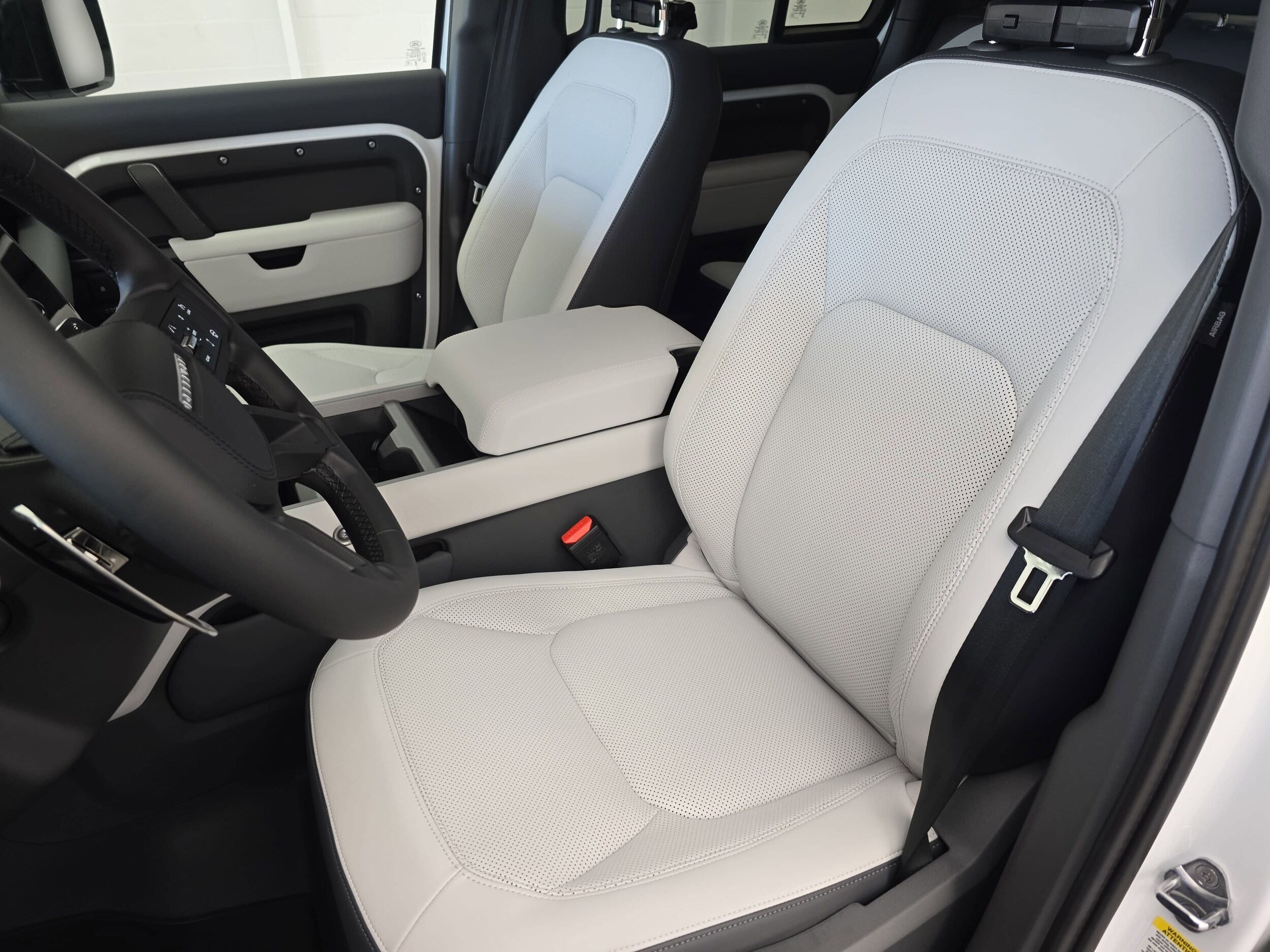 2026 Land Rover Defender V8 - Photo 14