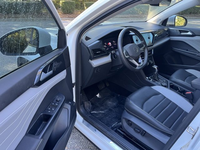 2024 Volkswagen Taos SEL photo 4
