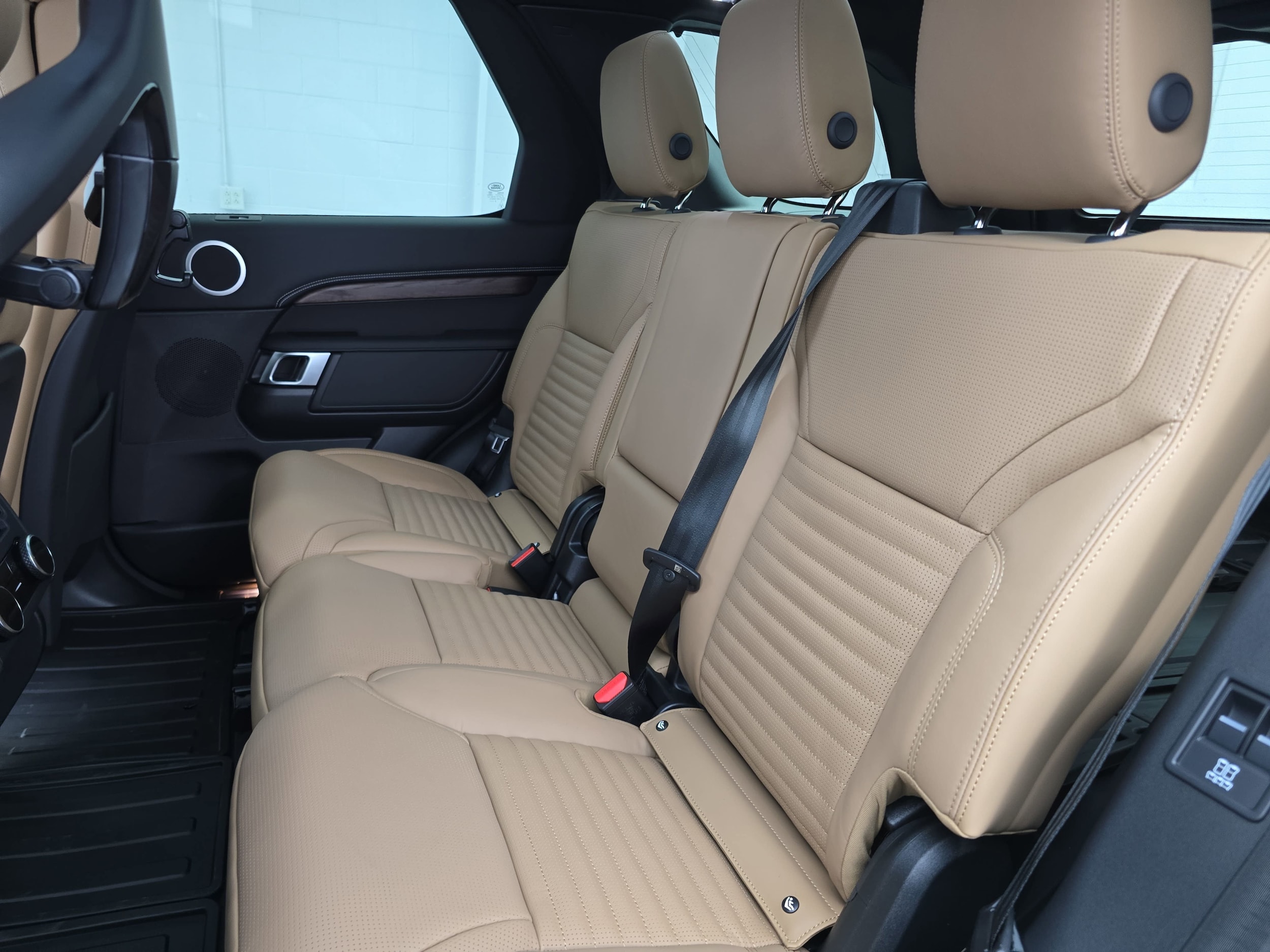 2026 Land Rover Discovery Dynamic SE - Photo 14