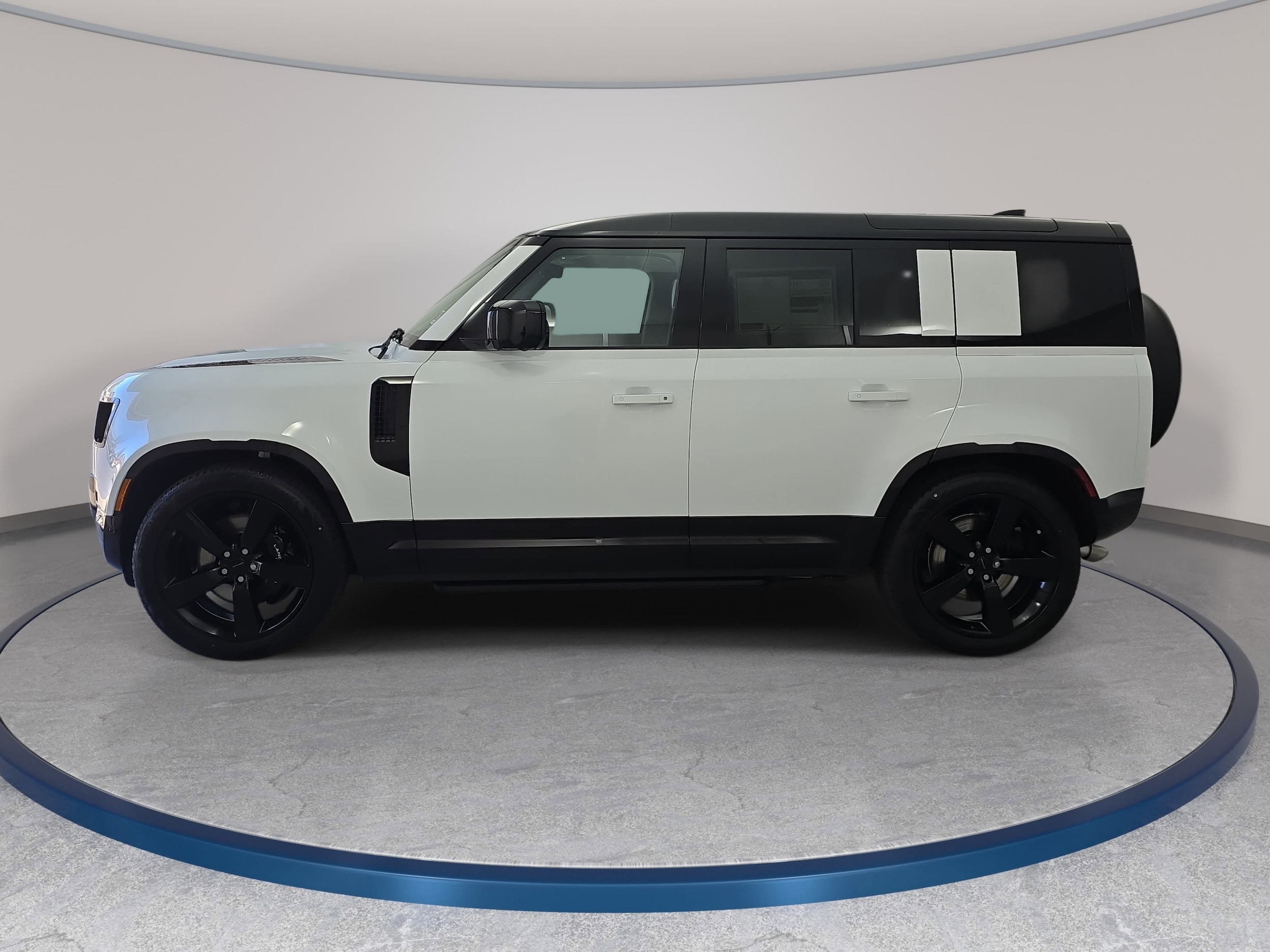 2026 Land Rover Defender V8 - Photo 8