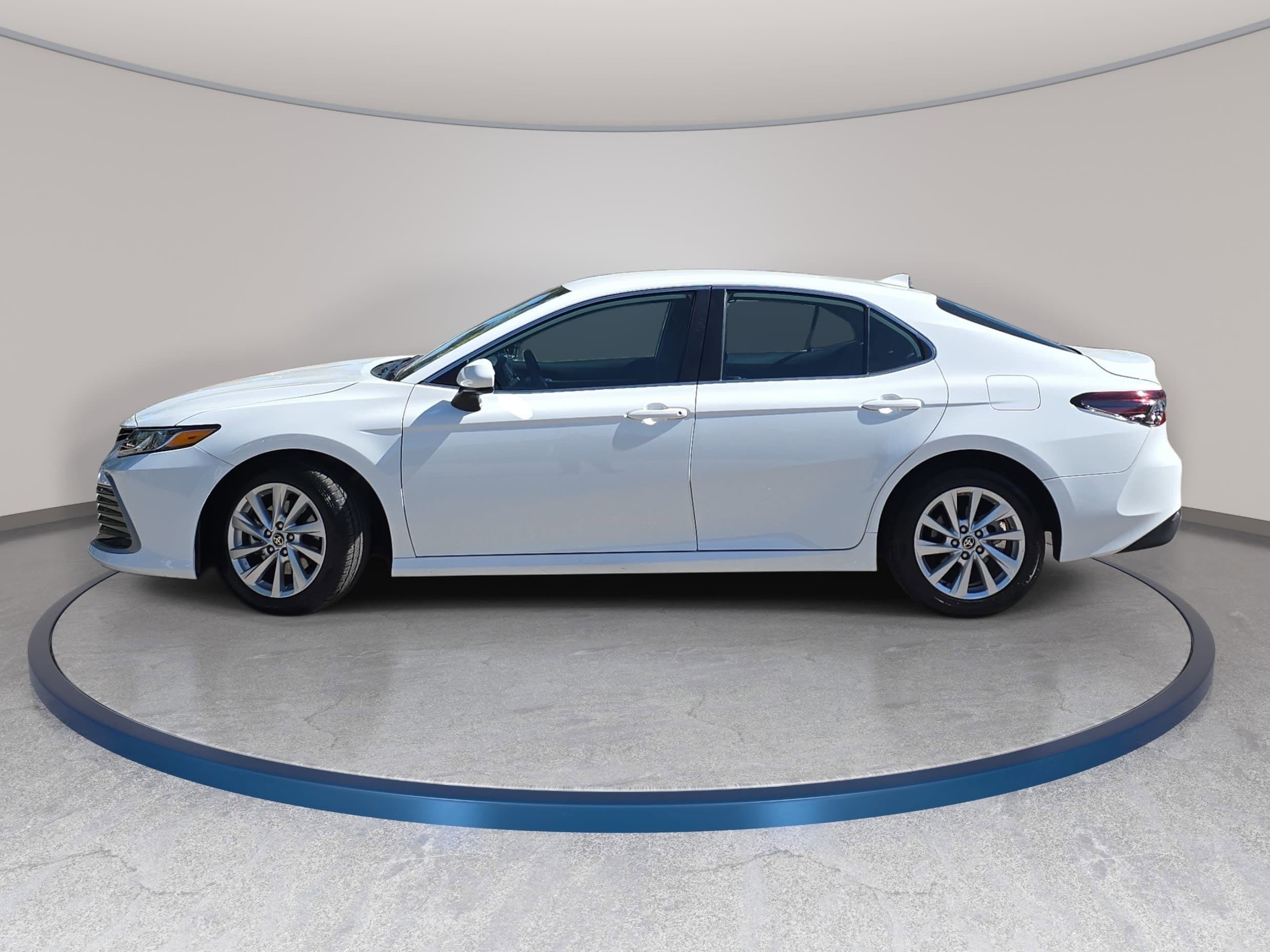 2023 Toyota Camry LE - Photo 8