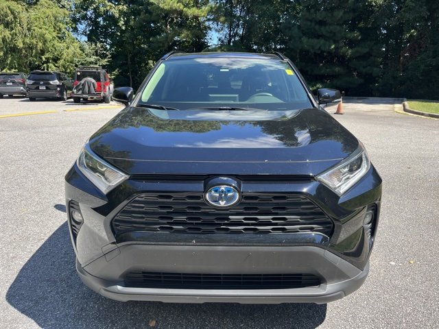 2020 Toyota RAV4 Hybrid XLE photo 3