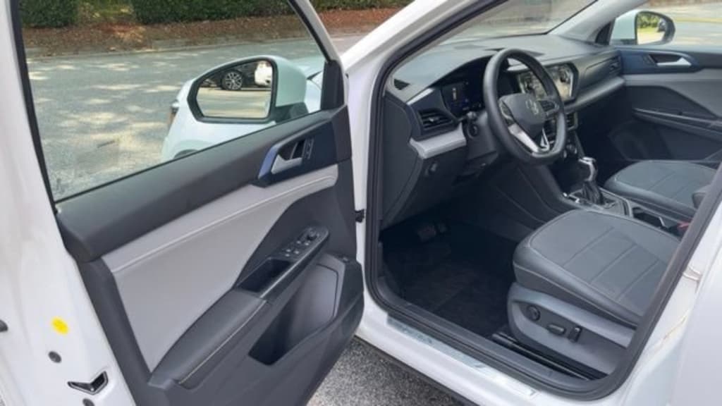 Used 2024 Volkswagen Taos SE SUV