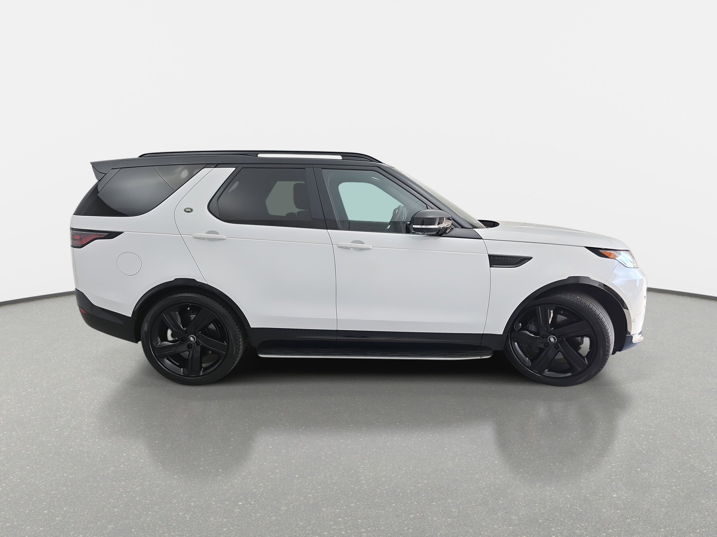 2025 Land Rover Discovery SE photo 3