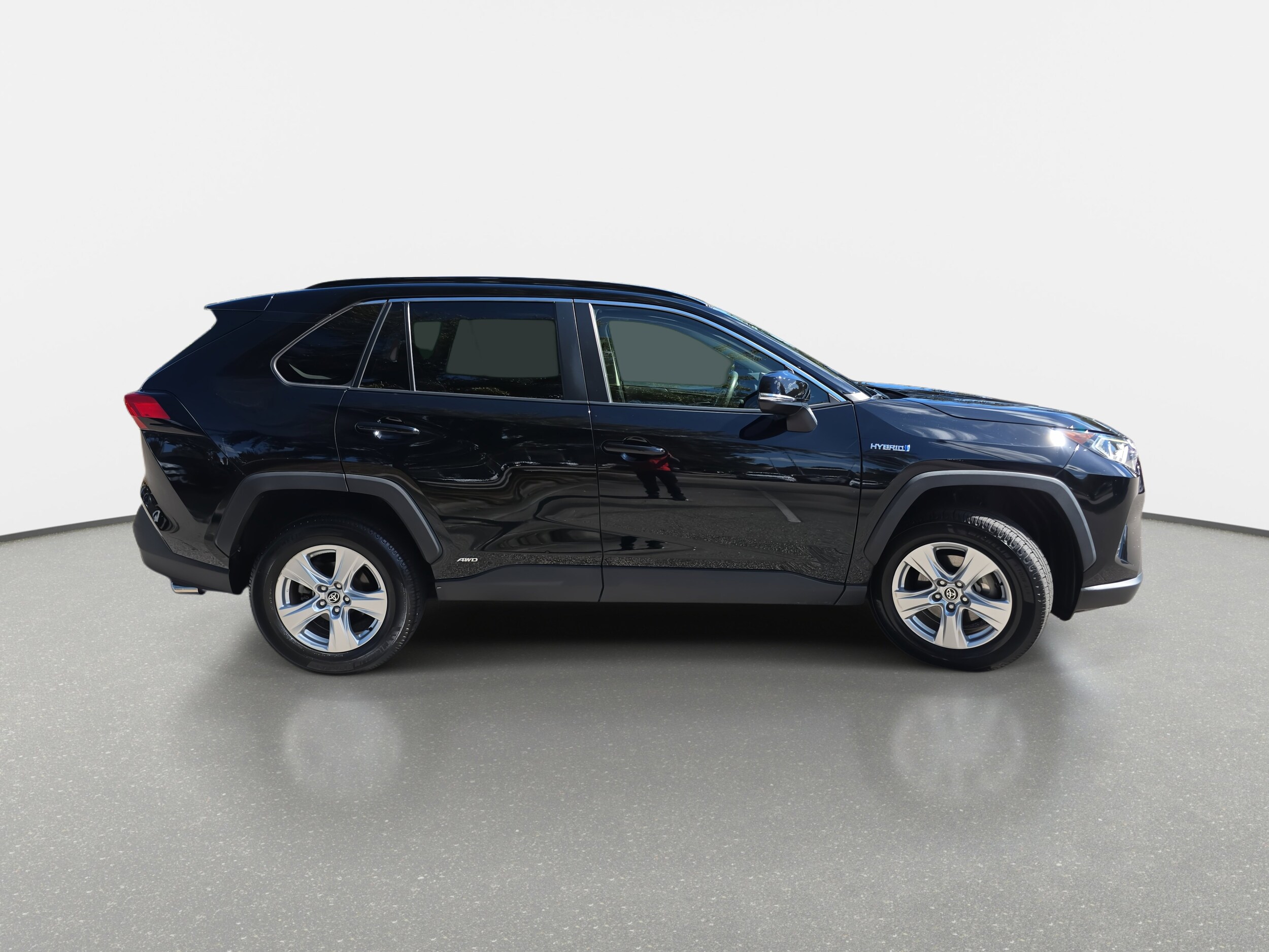 2020 Toyota RAV4 Hybrid XLE photo 2