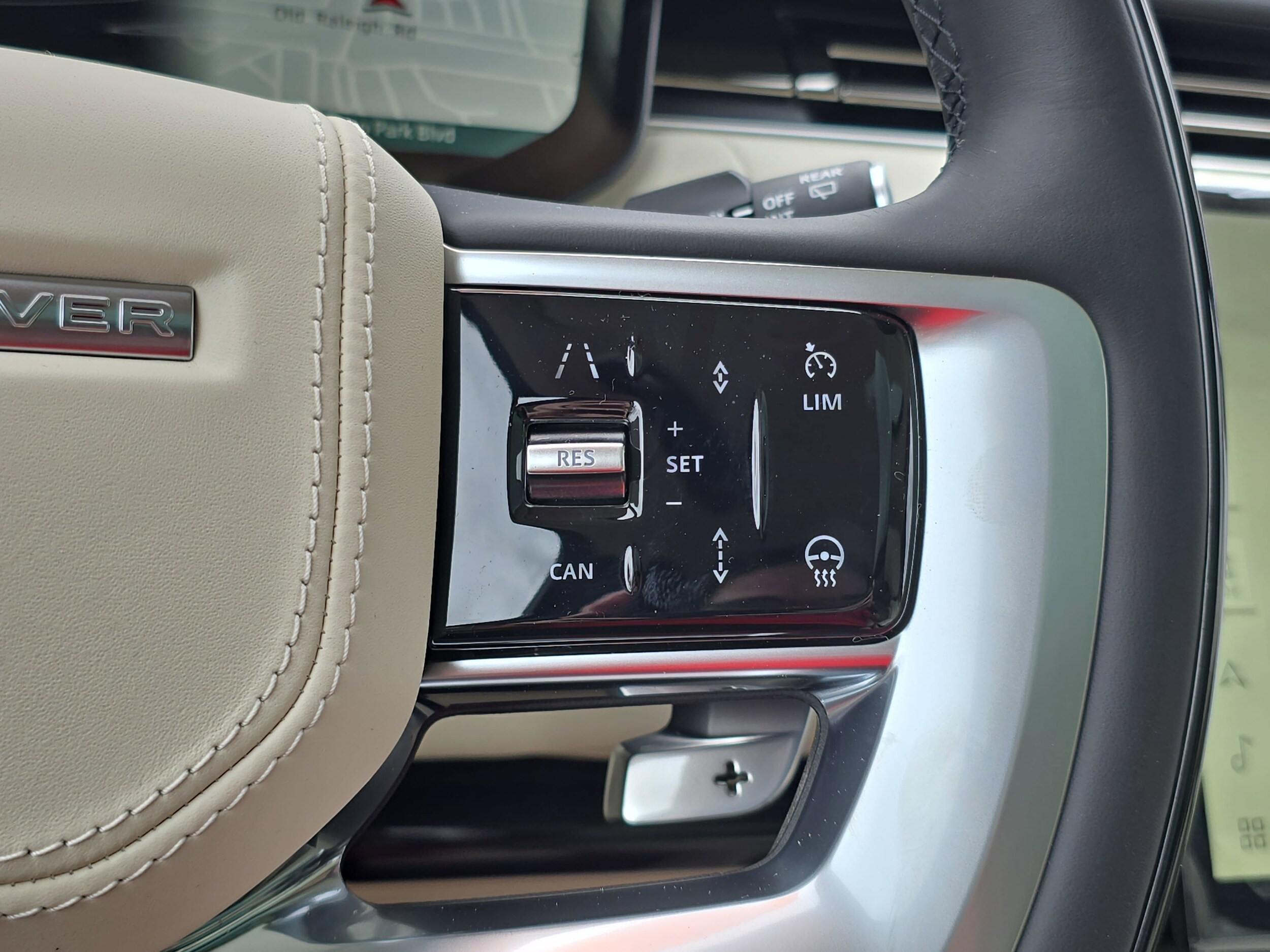 2026 Land Rover Range Rover SE - Photo 18