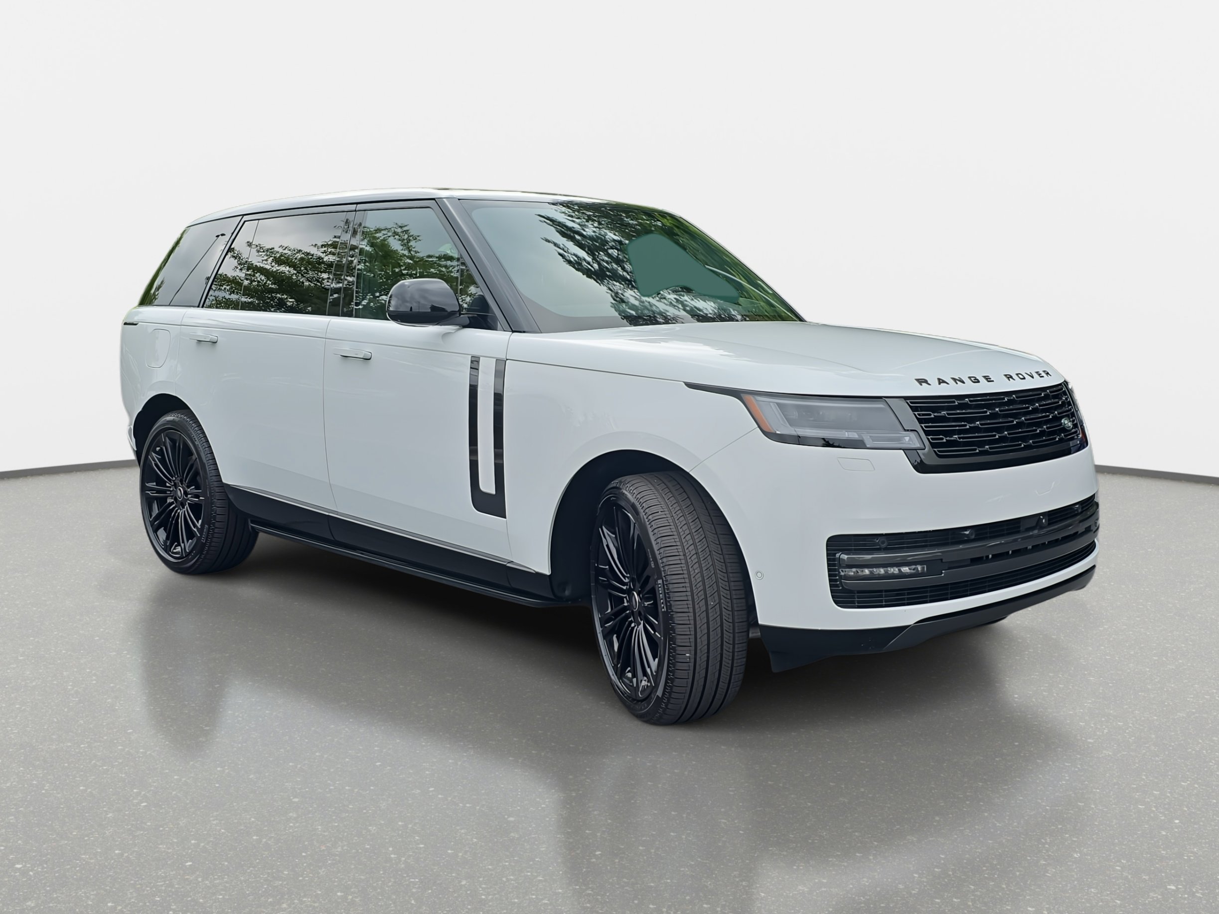 2025 Land Rover Range Rover SE photo 3