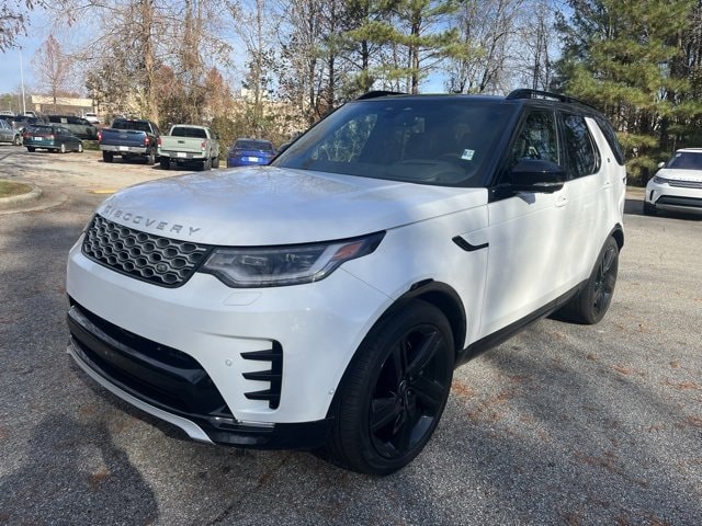 2024 Land Rover Discovery Metropolitan Edition's photo