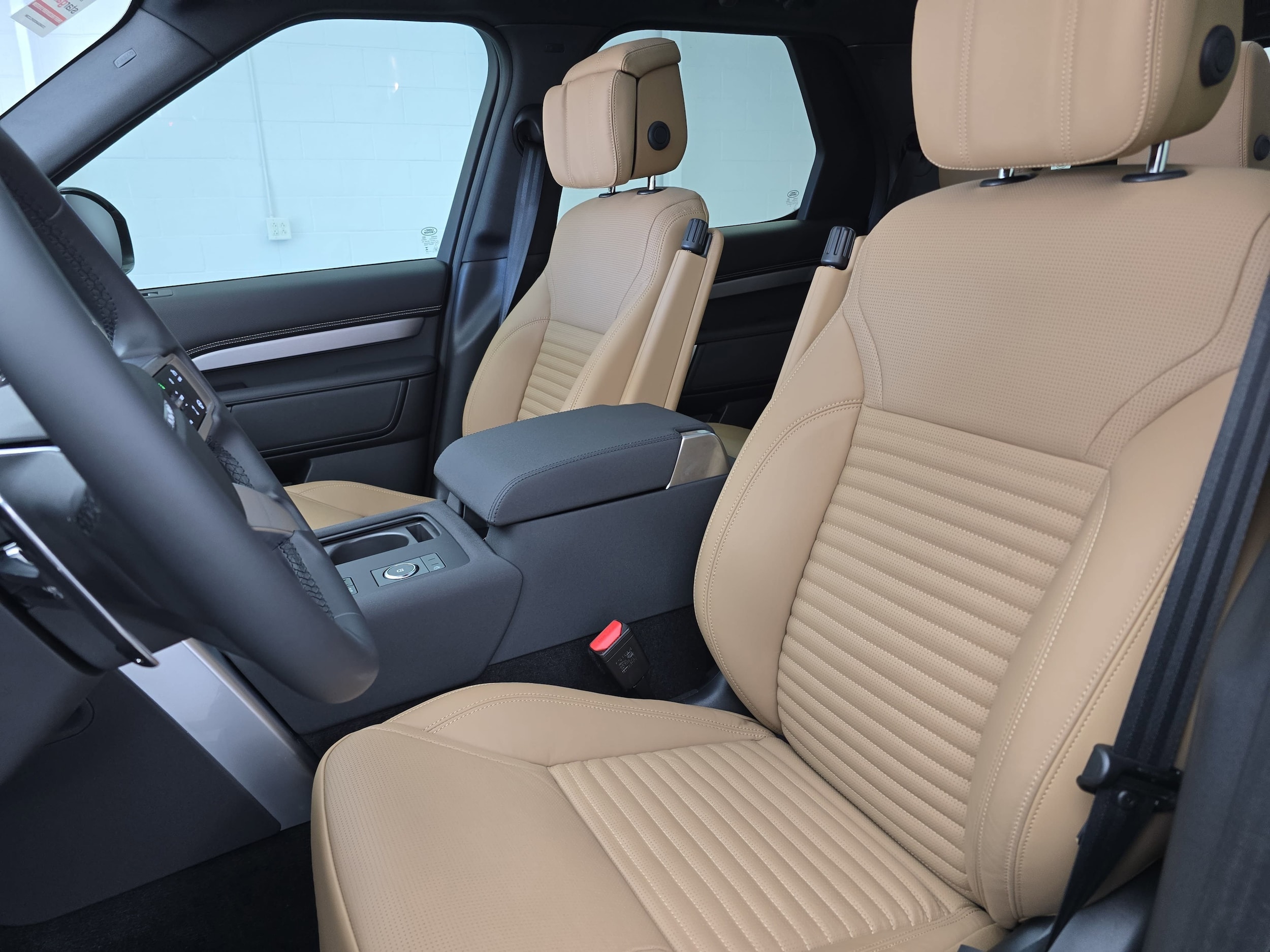 2025 Land Rover Discovery Dynamic SE - Photo 16