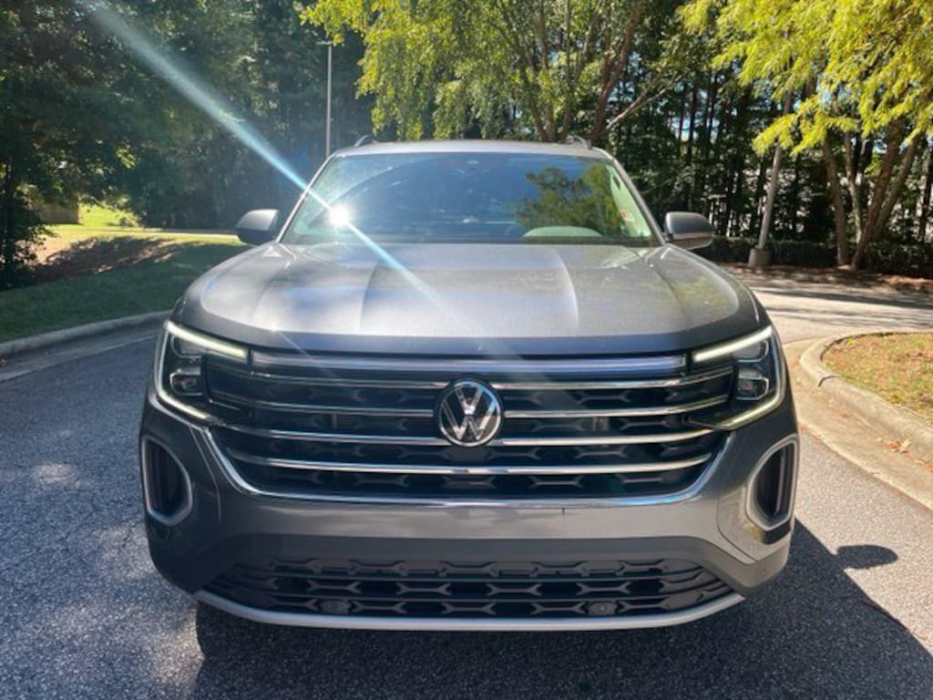 Used 2024 Volkswagen Atlas 2.0T SE w/Technology SUV