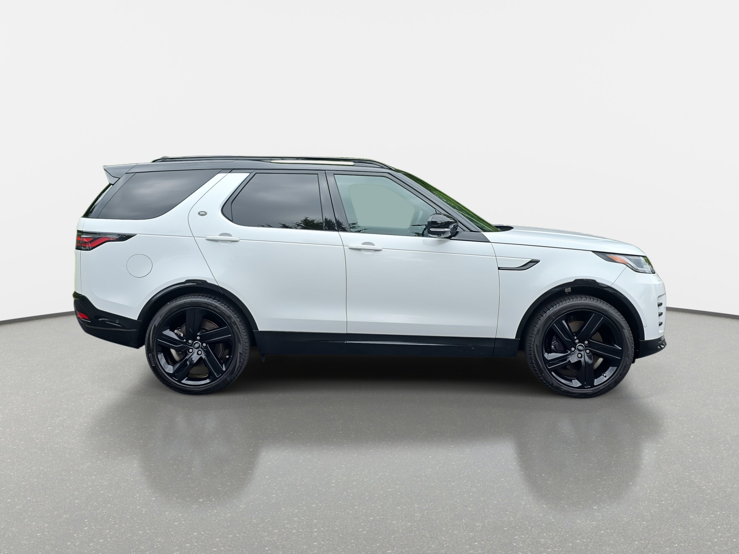 2024 Land Rover Discovery SE photo 4