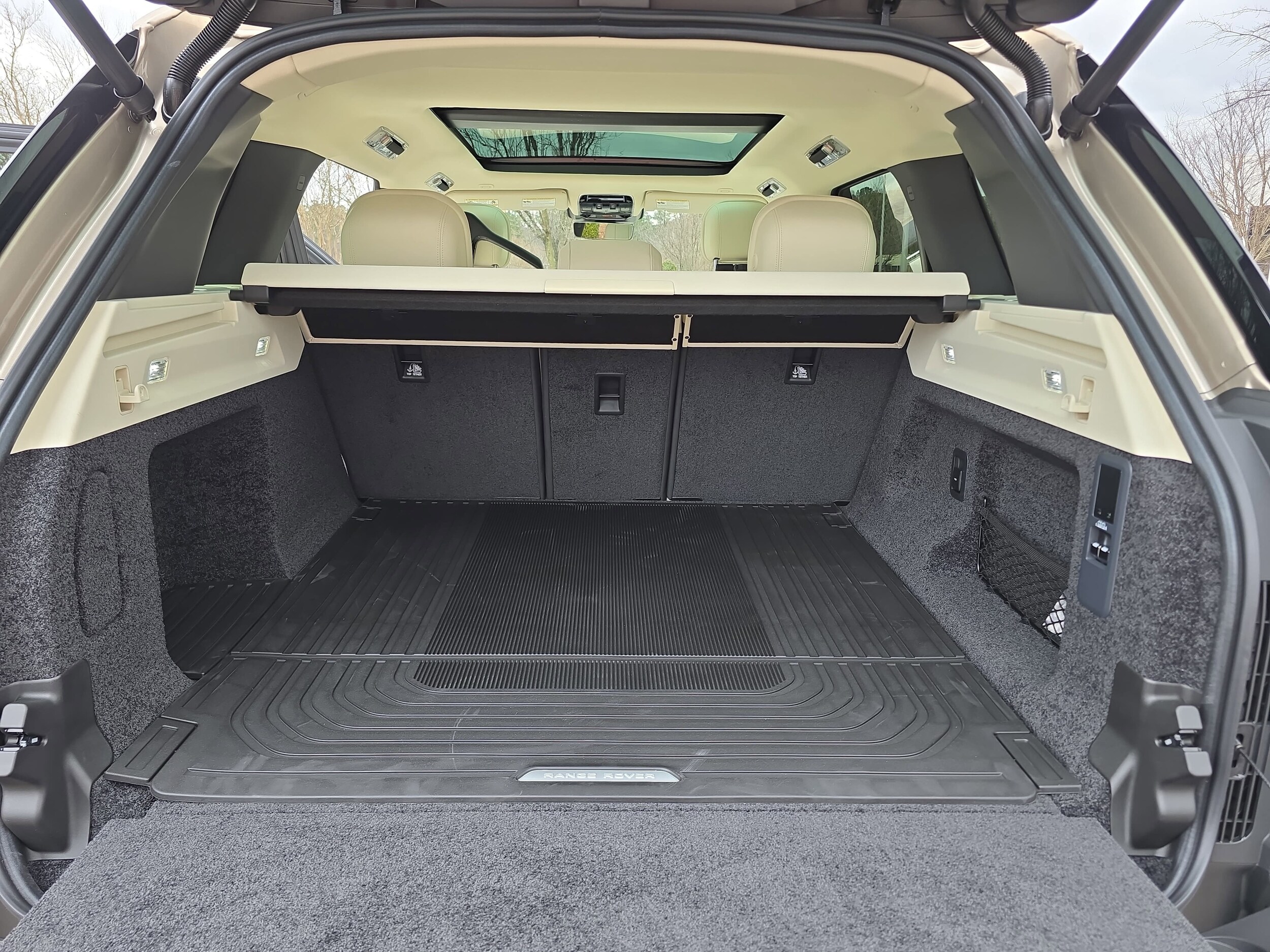 2026 Land Rover Range Rover SE - Photo 12