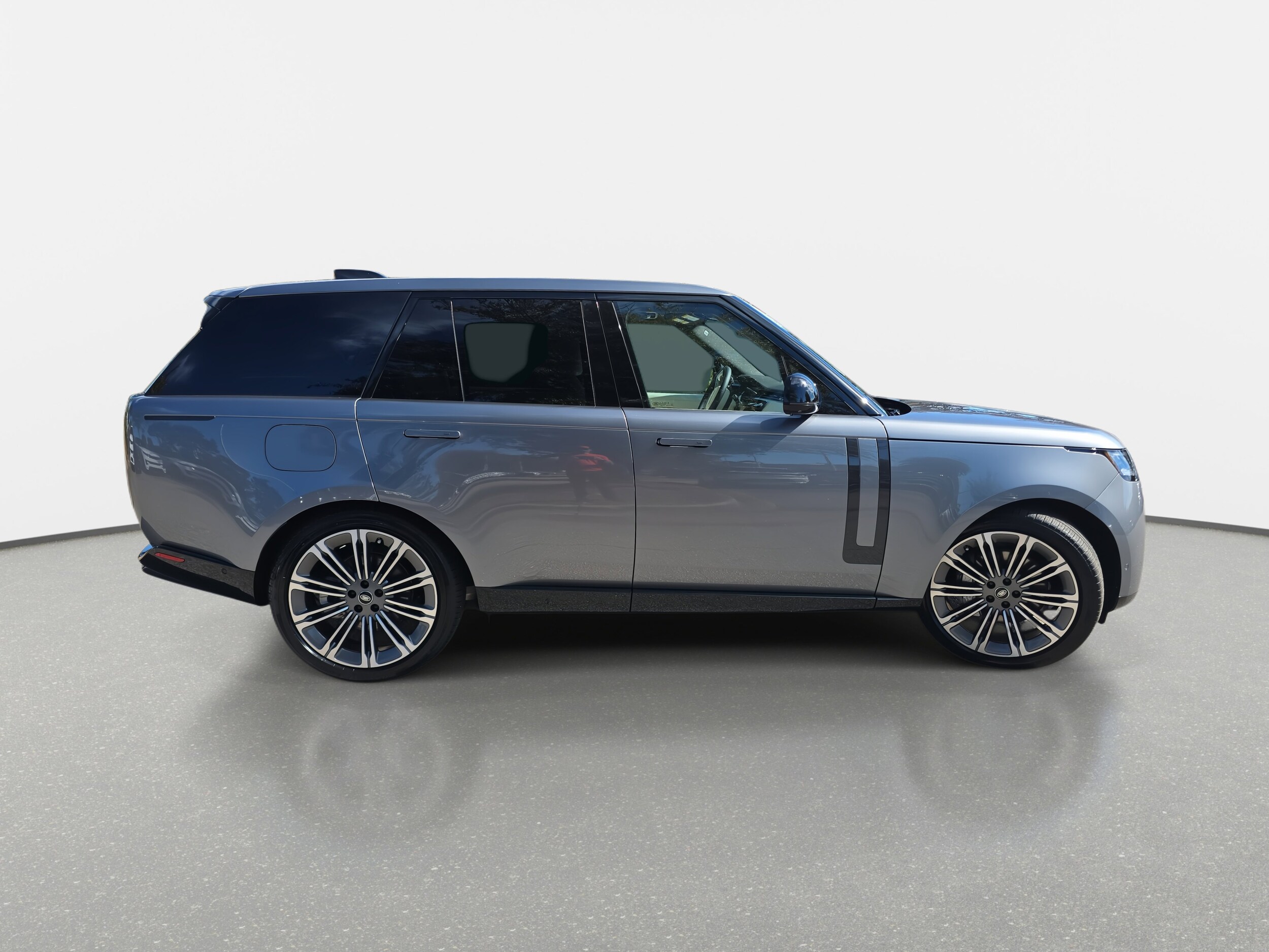 2025 Land Rover Range Rover SE photo 2