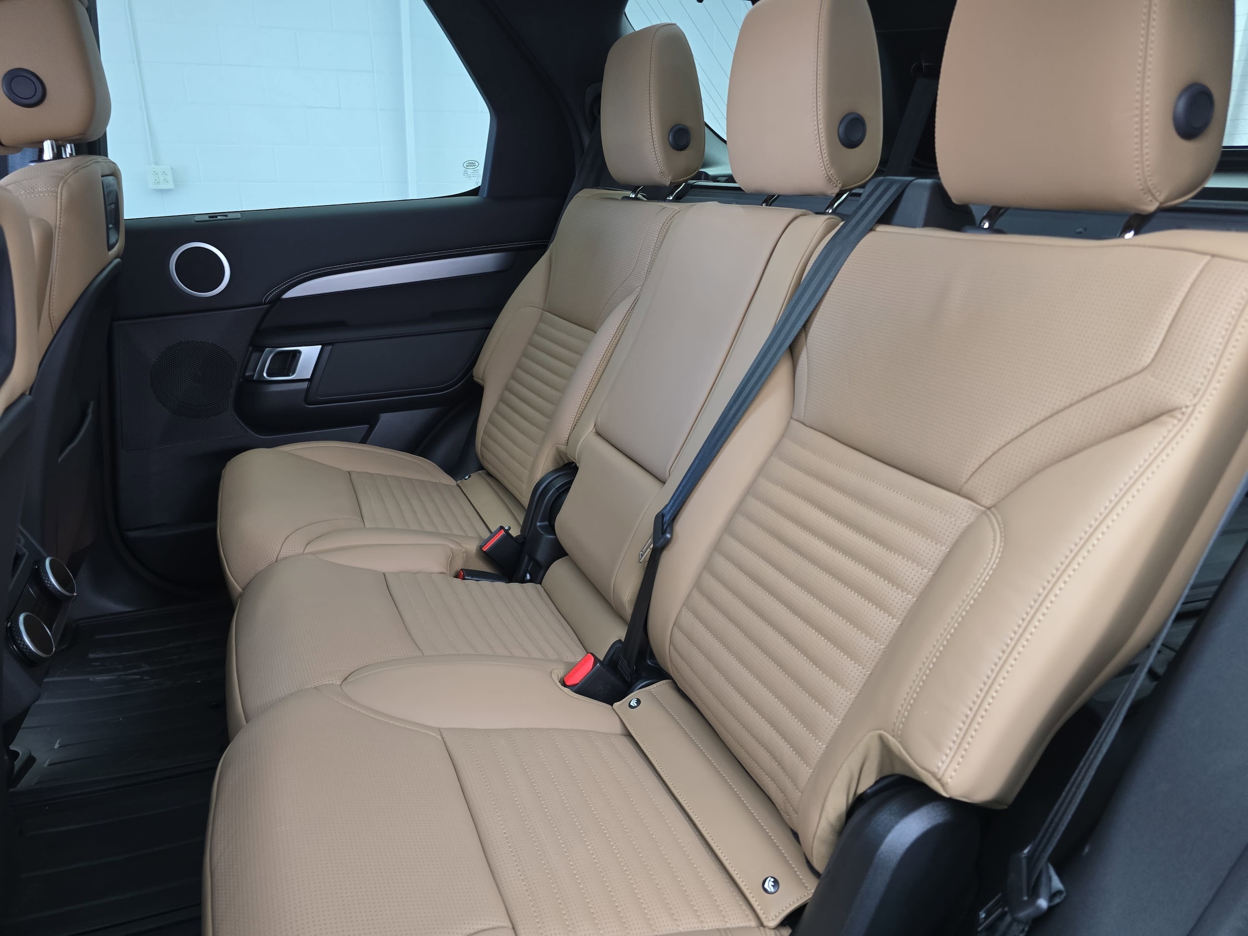 2025 Land Rover Discovery Dynamic SE - Photo 15