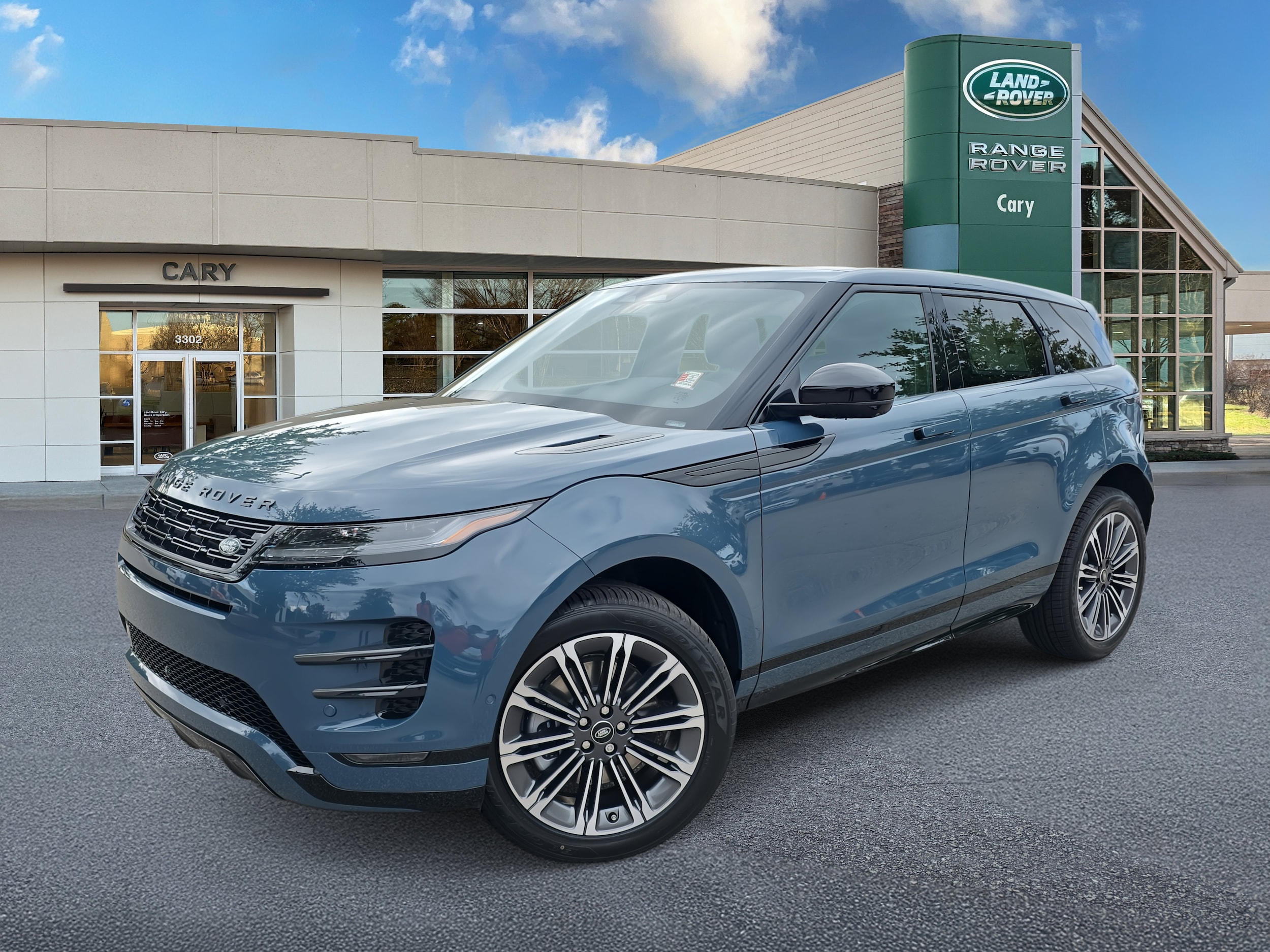 2026 Land Rover Range Rover Evoque Dynamic SE's photo