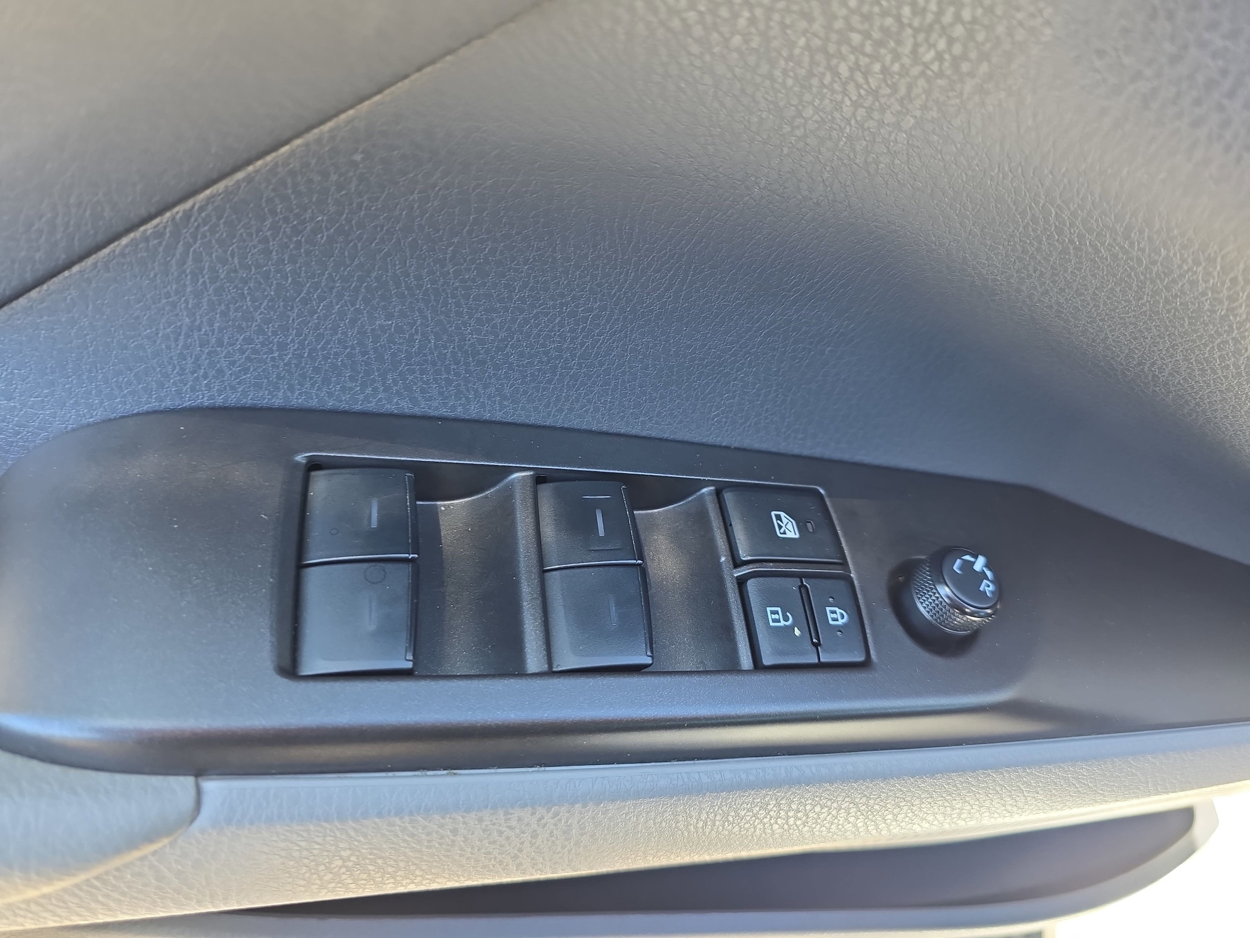 2023 Toyota Camry LE - Photo 26