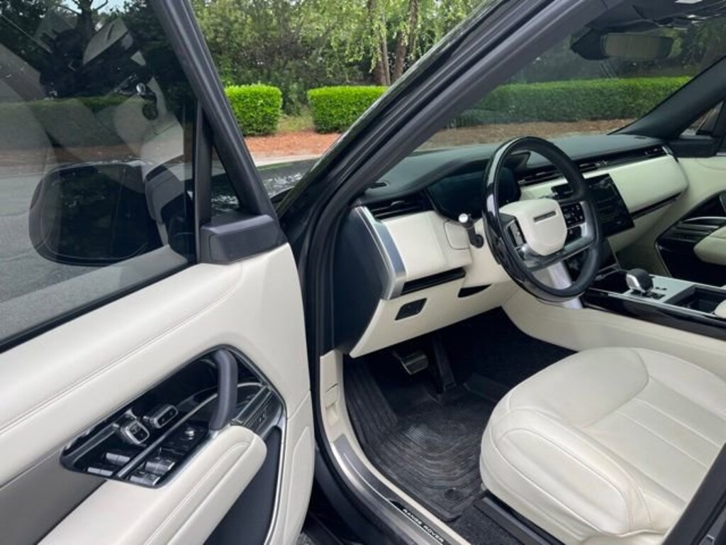 Used 2025 Land Rover Range Rover SE SUV