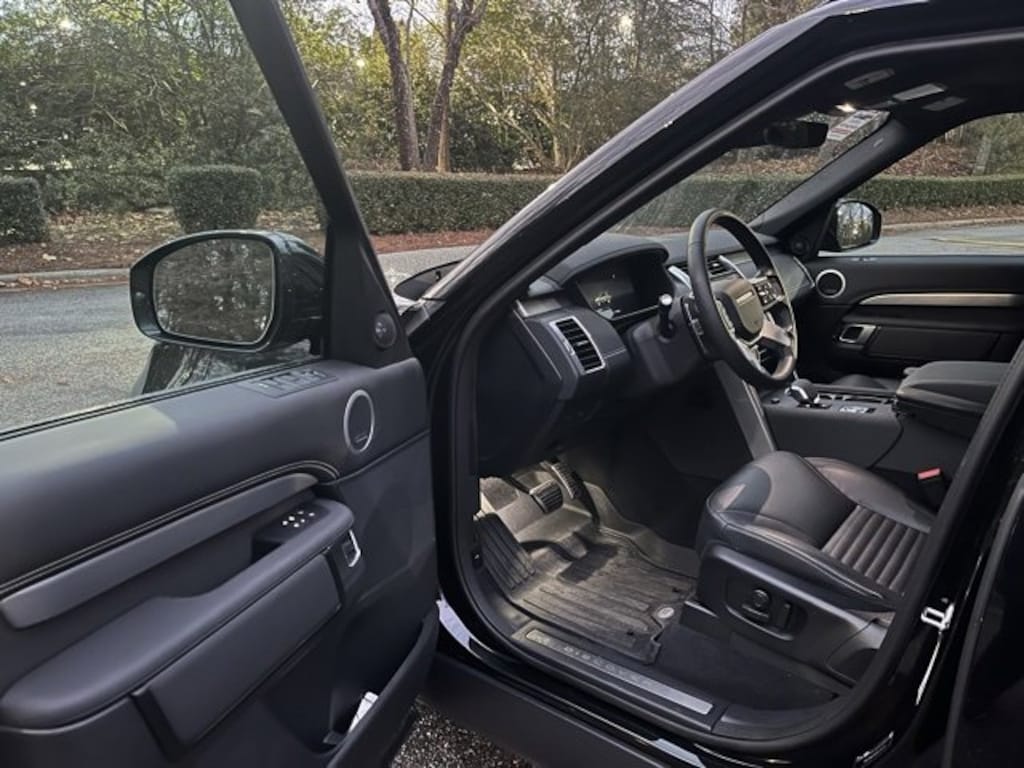 Used 2025 Land Rover Discovery Dynamic SE SUV