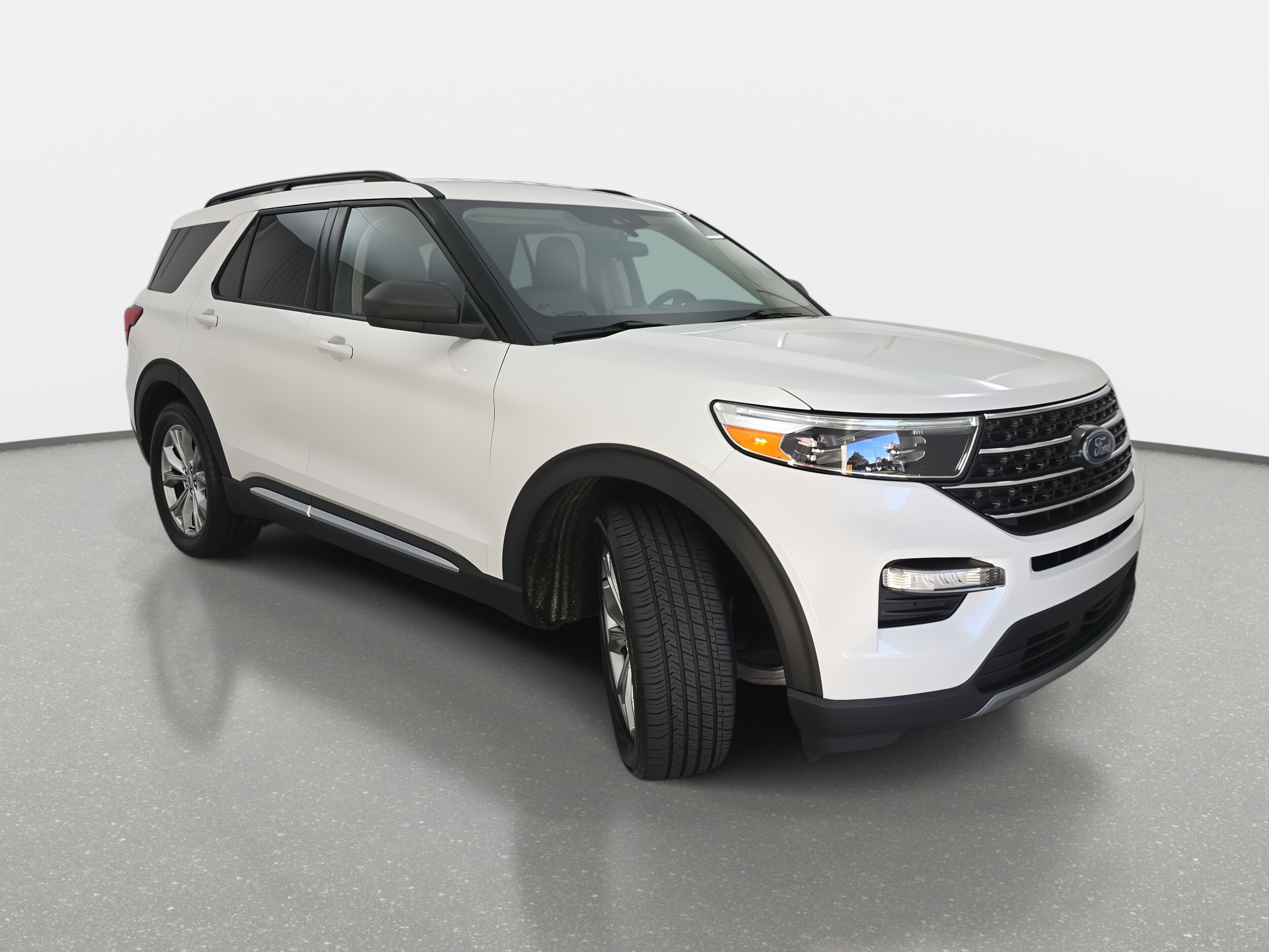2023 Ford Explorer XLT photo 3