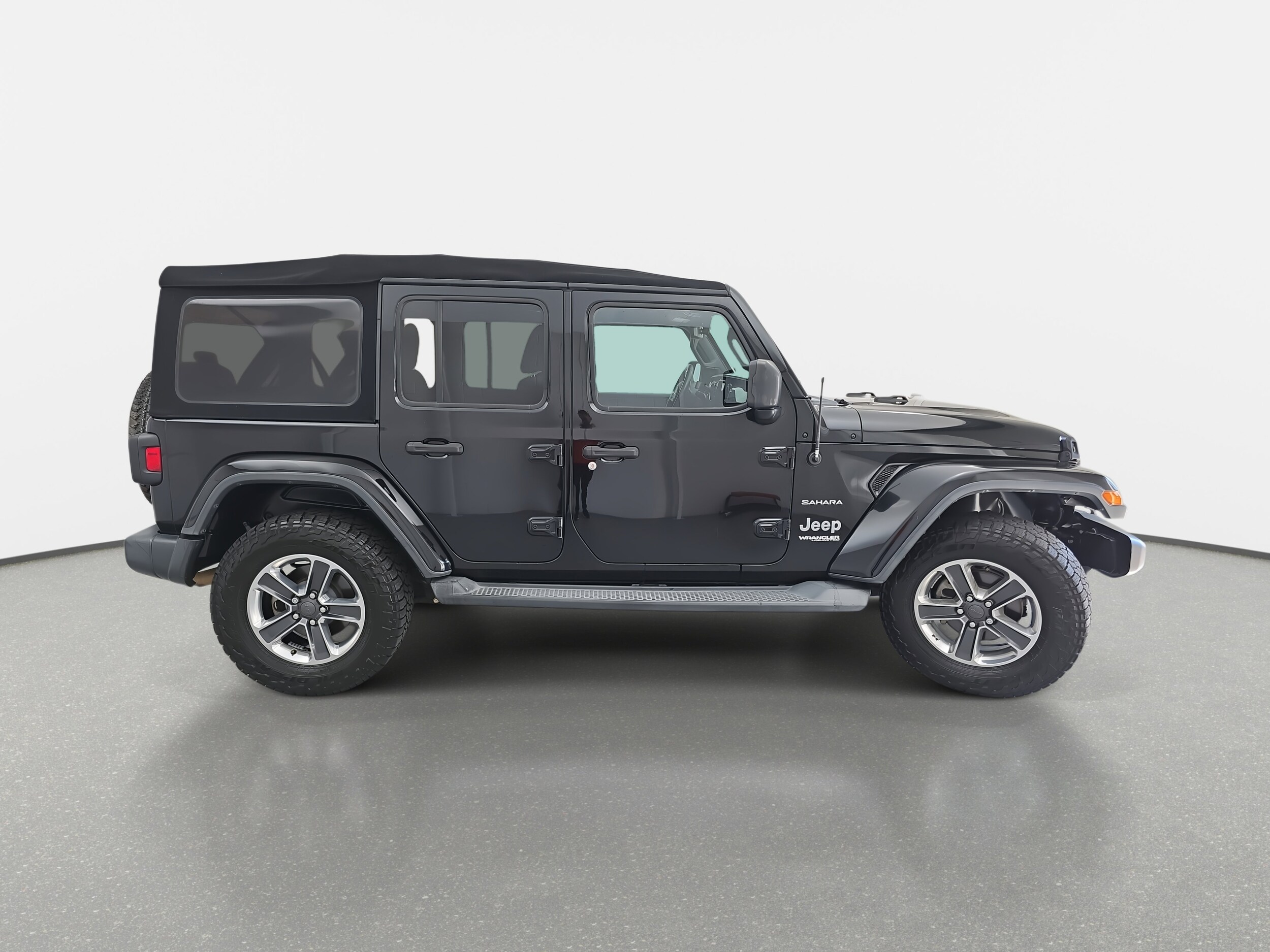 2018 Jeep Wrangler Unlimited Sahara photo 4