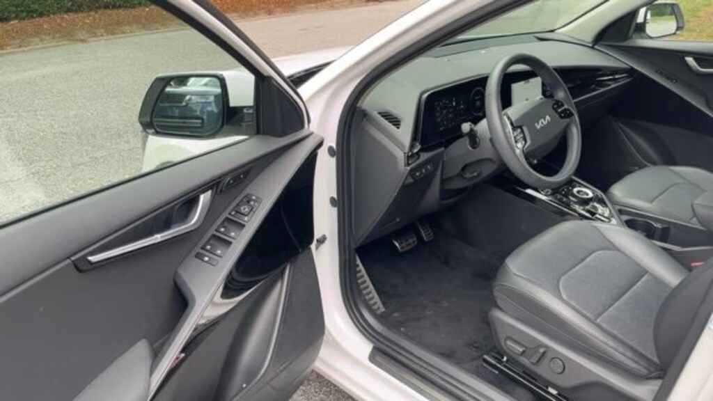Used 2023 Kia Niro EV Wave SUV
