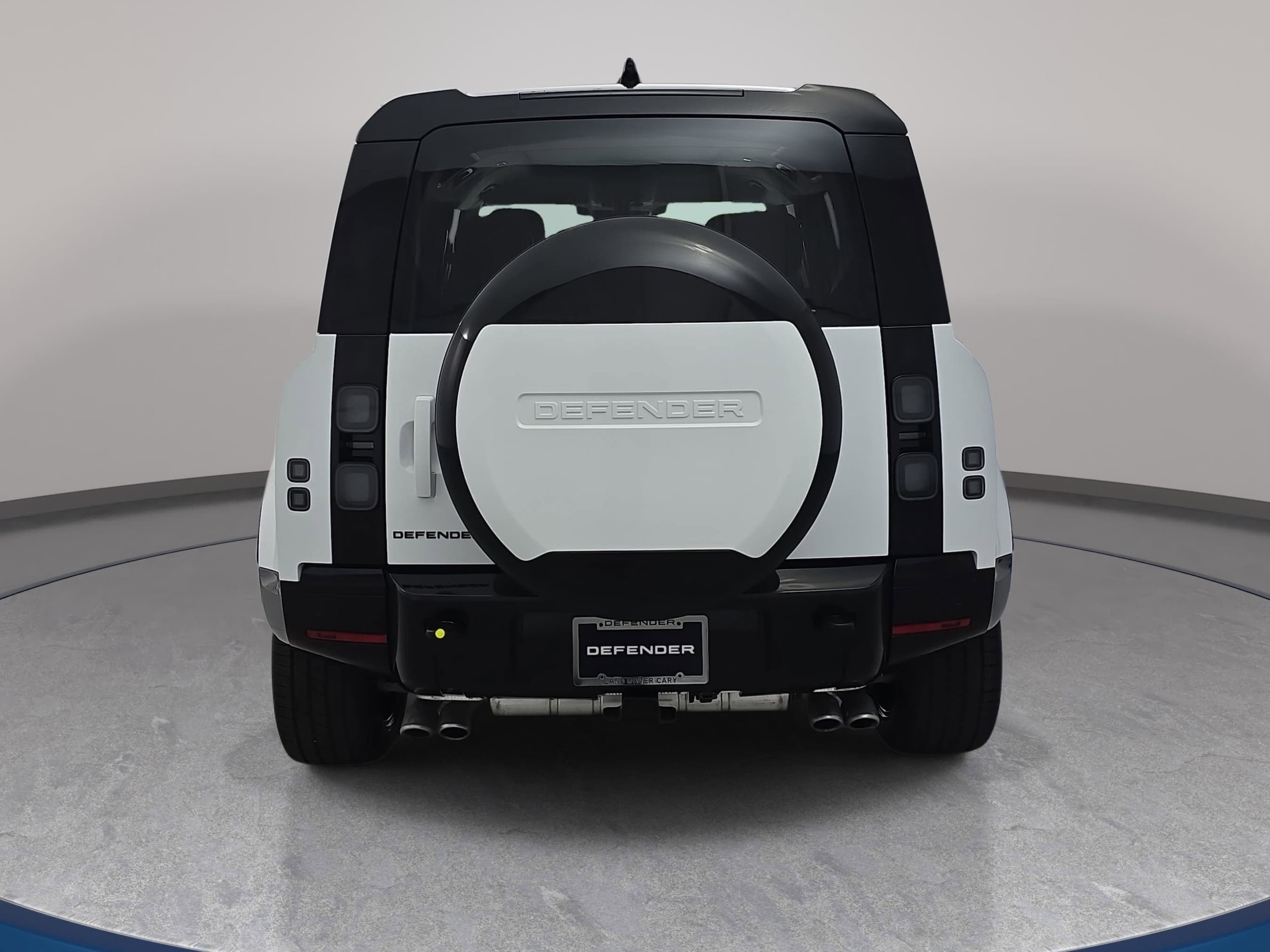2026 Land Rover Defender V8 - Photo 6
