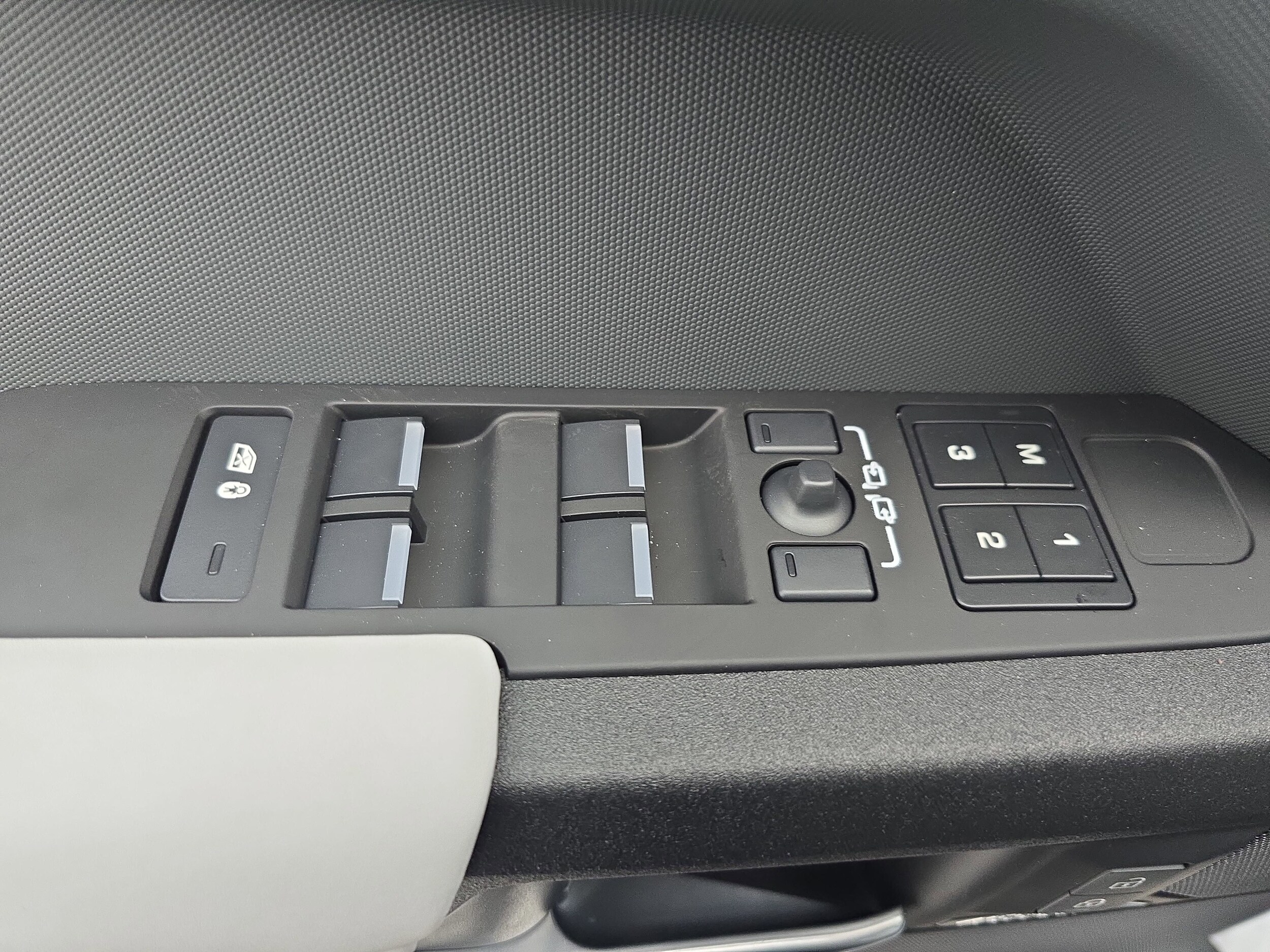2026 Land Rover Defender V8 - Photo 26