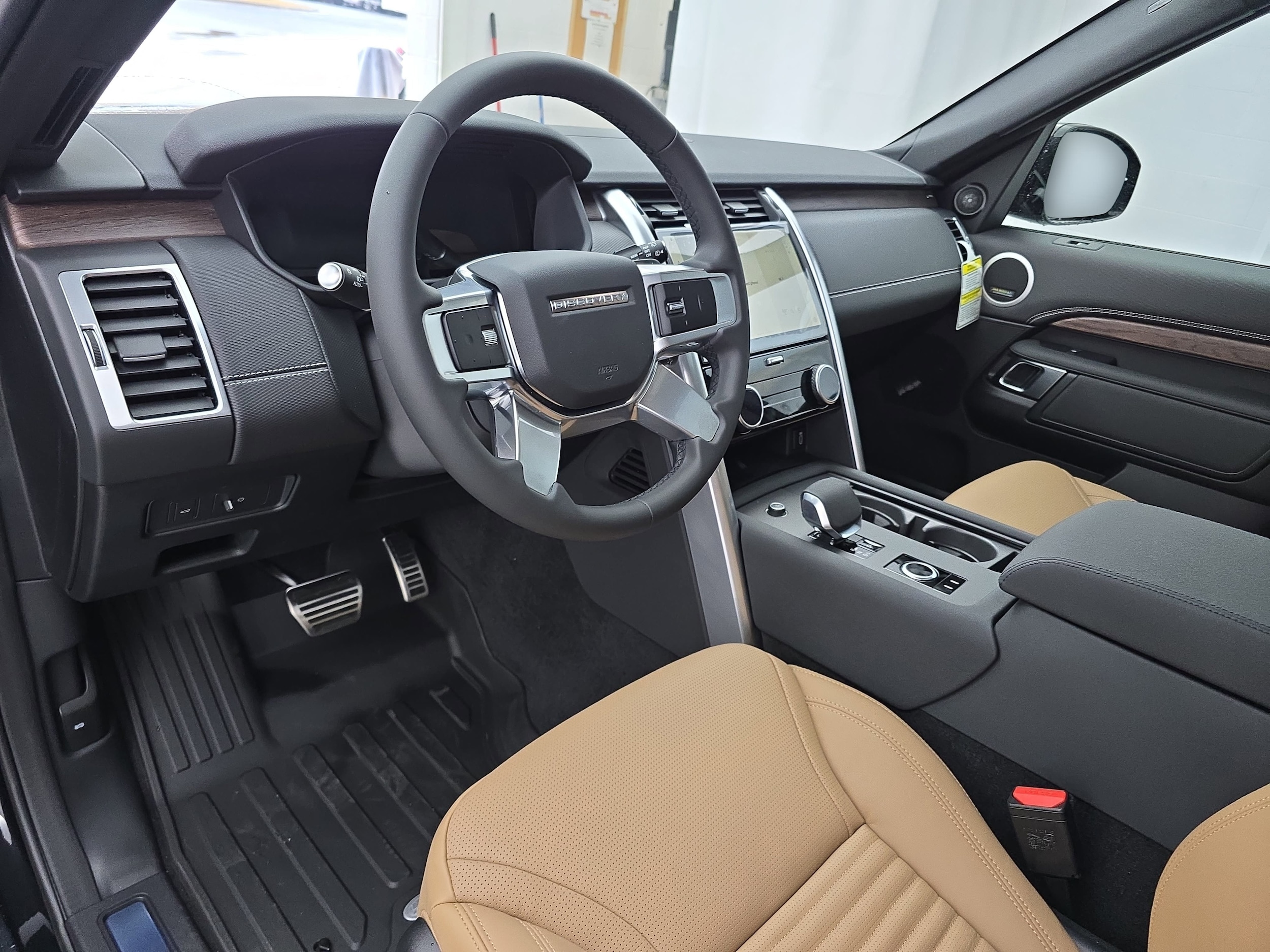 2026 Land Rover Discovery Dynamic SE - Photo 16