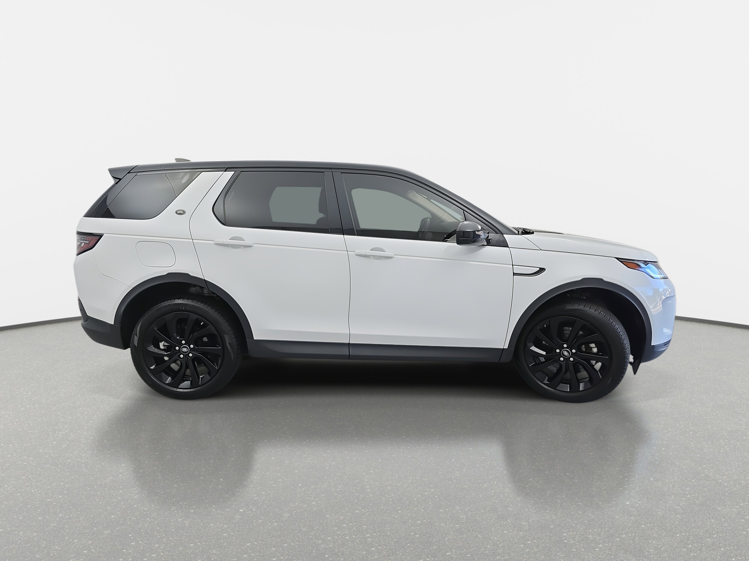 2020 Land Rover Discovery Sport S photo 4