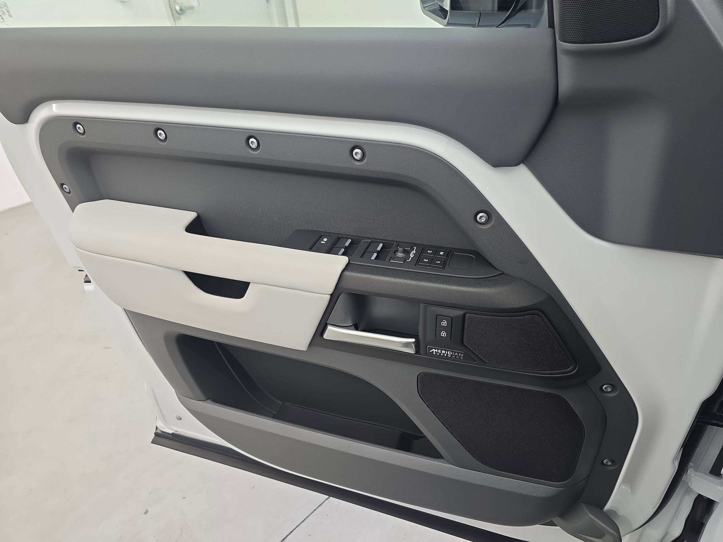 2026 Land Rover Defender V8 - Photo 25