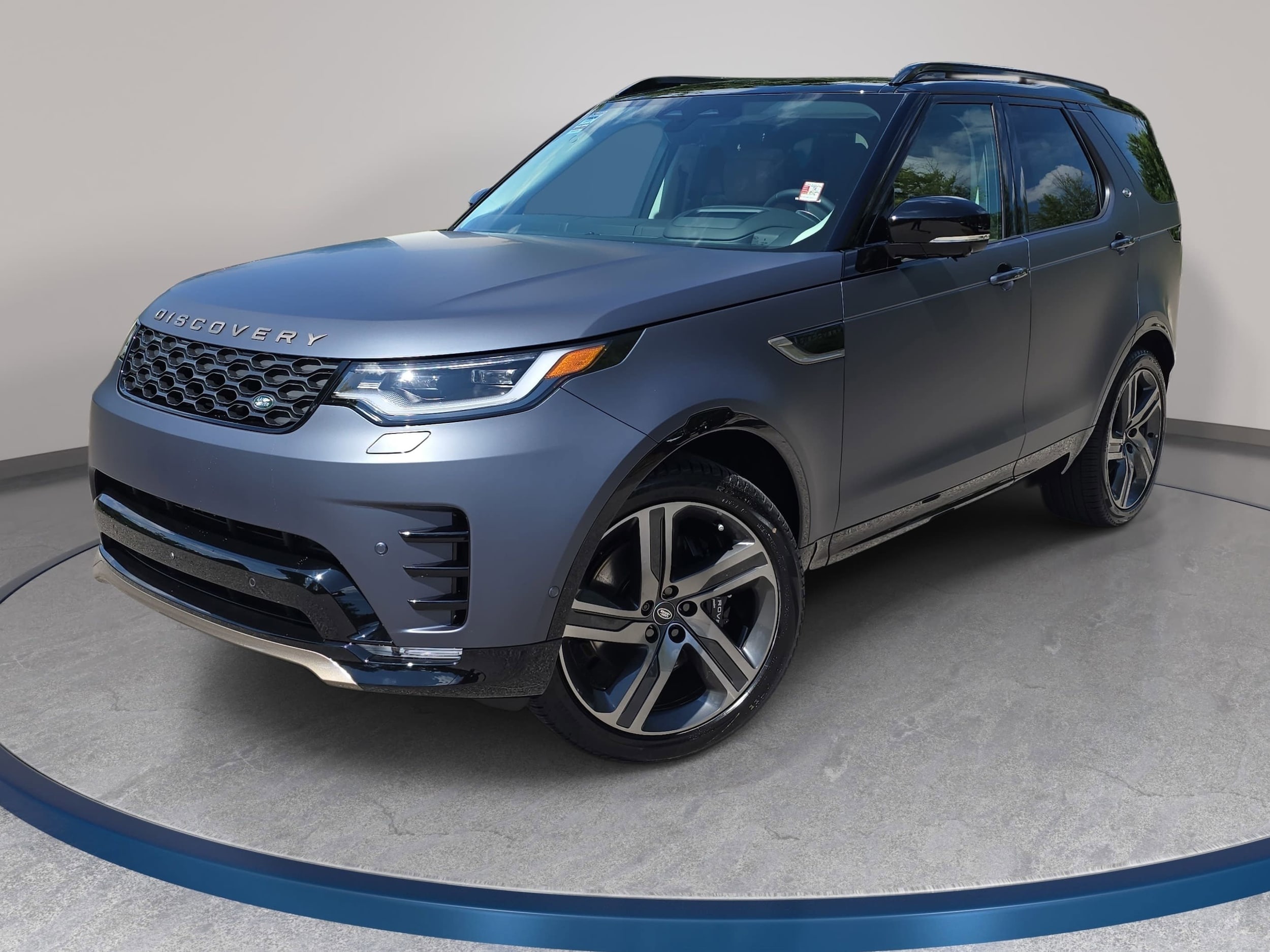 2026 Land Rover Discovery P360 Tempest Edition's photo