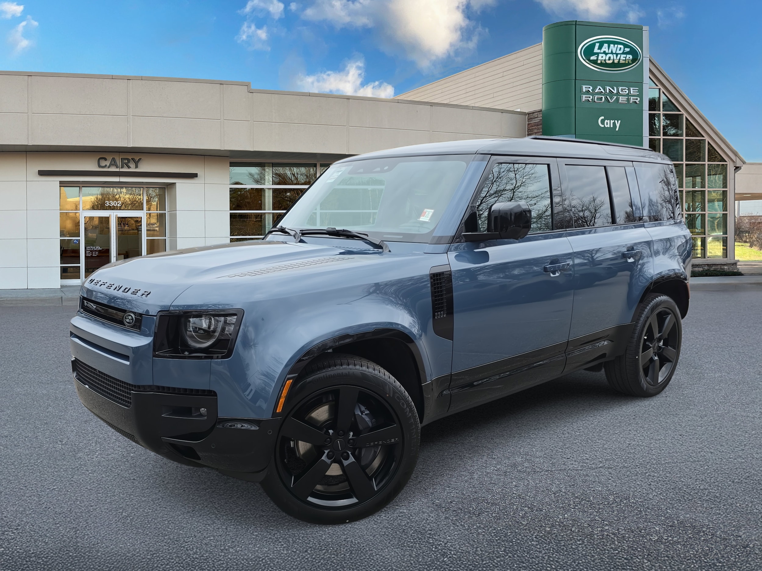 2026 Land Rover Defender X-Dynamic SE's photo