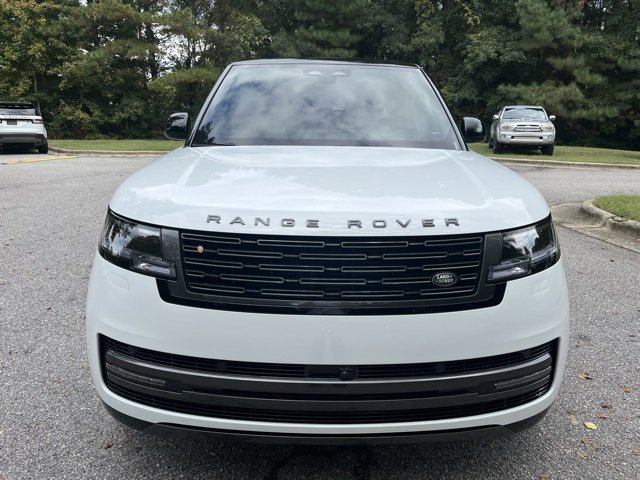 2025 Land Rover Range Rover SE photo 3