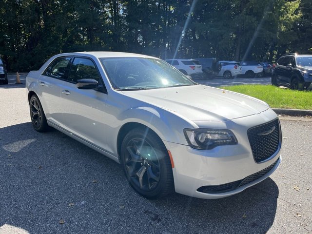 2023 Chrysler 300 Touring photo 2