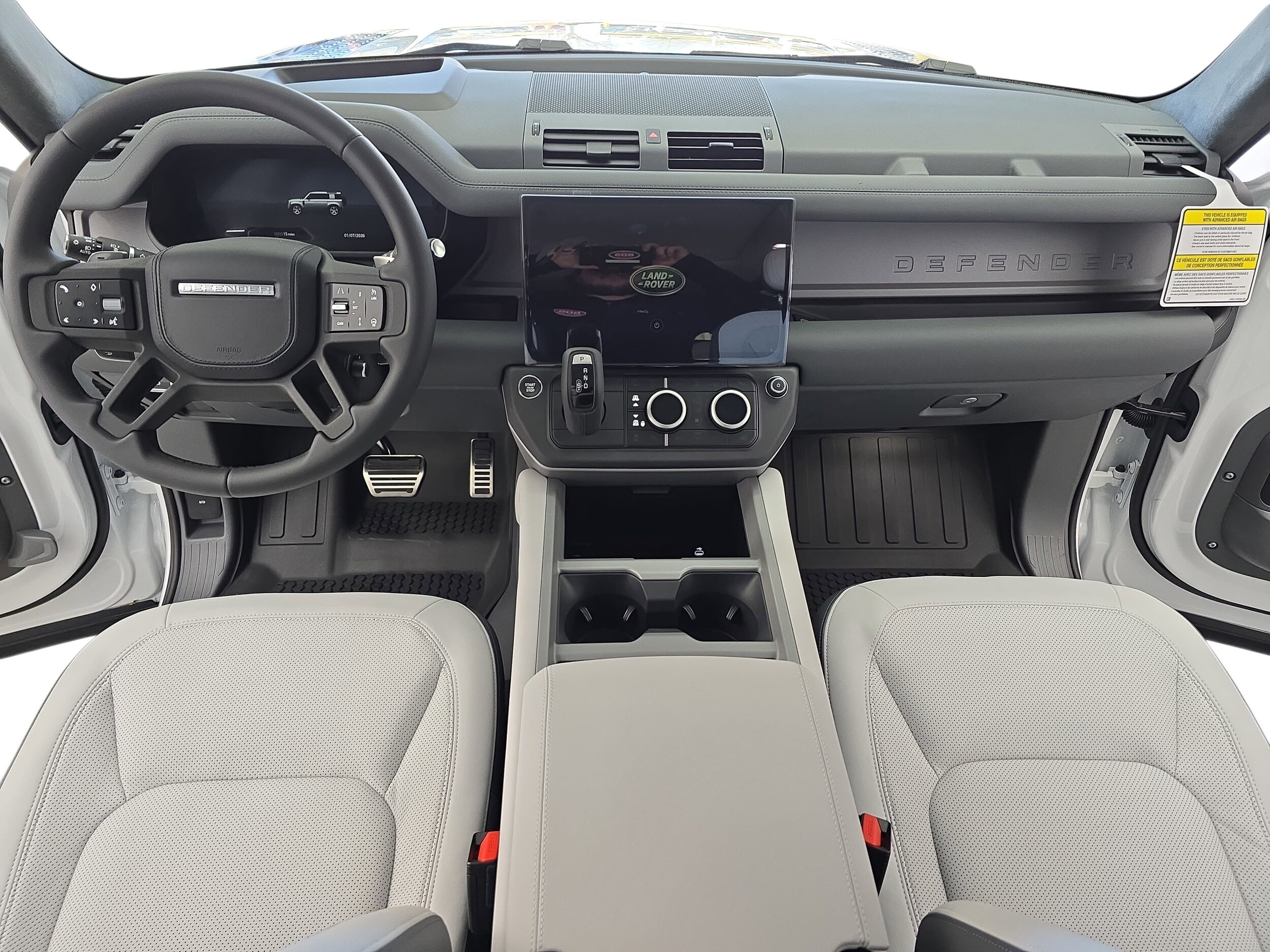2026 Land Rover Defender V8 - Photo 9
