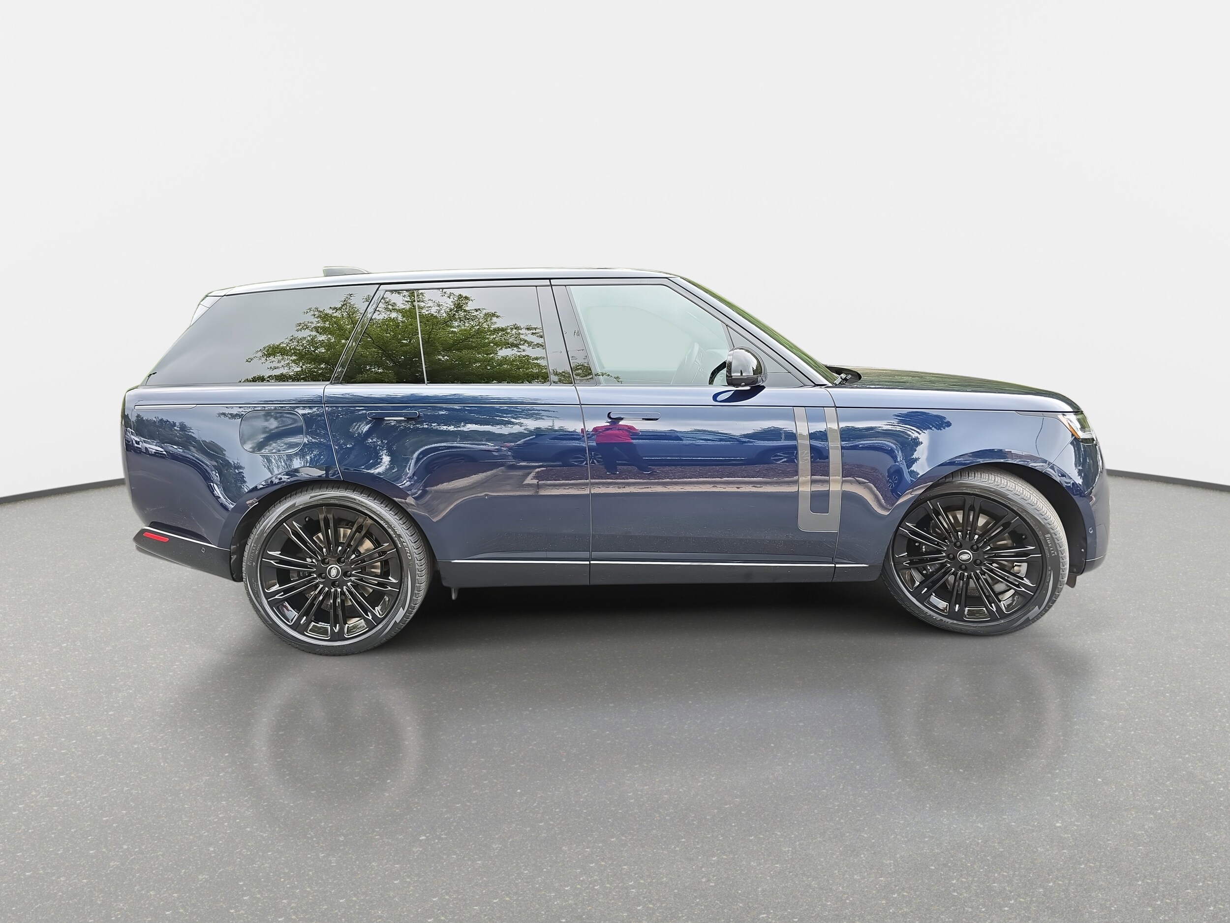 2023 Land Rover Range Rover SE photo 4