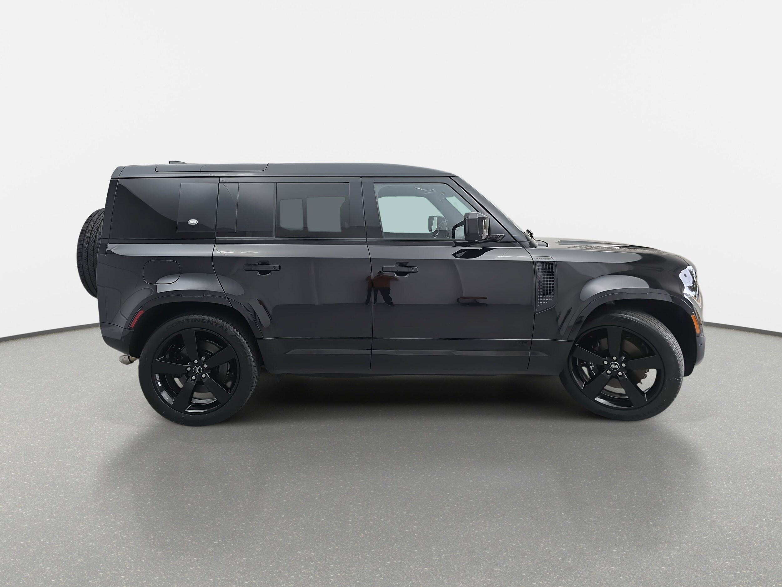 2024 Land Rover Defender V8 photo 4