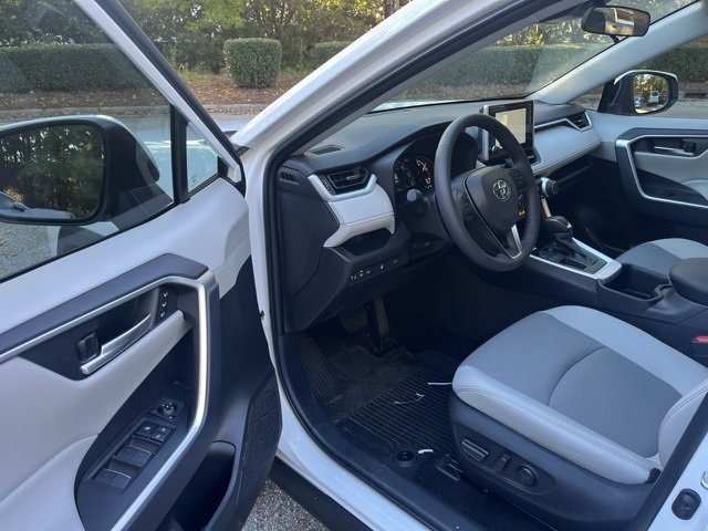 2025 Toyota RAV4 XLE Premium photo 4