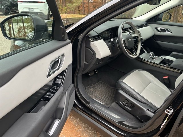 2025 Land Rover Range Rover Velar SE photo 4
