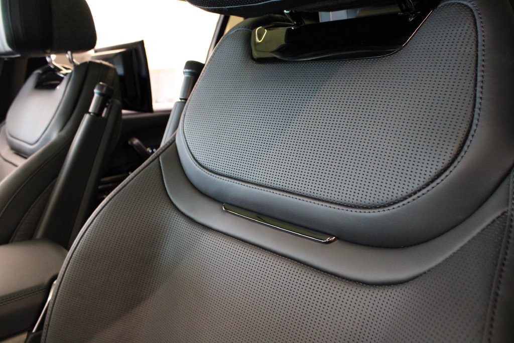 2026 Land Rover Range Rover SV - Photo 32