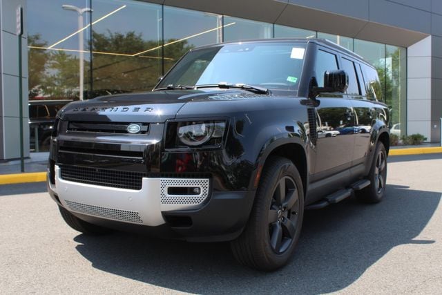 2025 Land Rover Defender S's photo