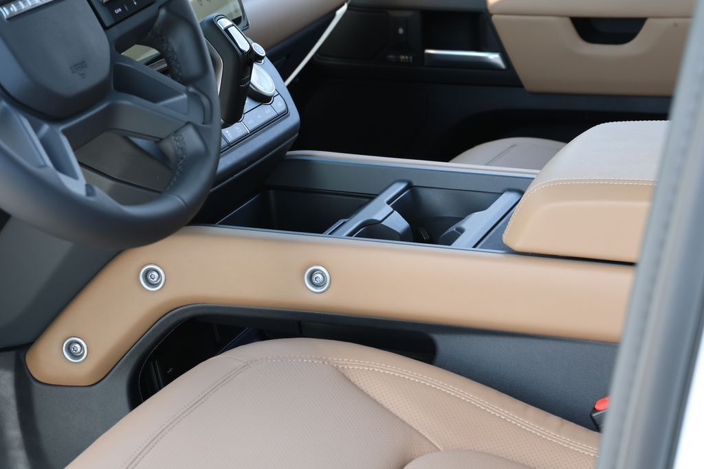 2026 Land Rover Defender X-Dynamic SE - Photo 18